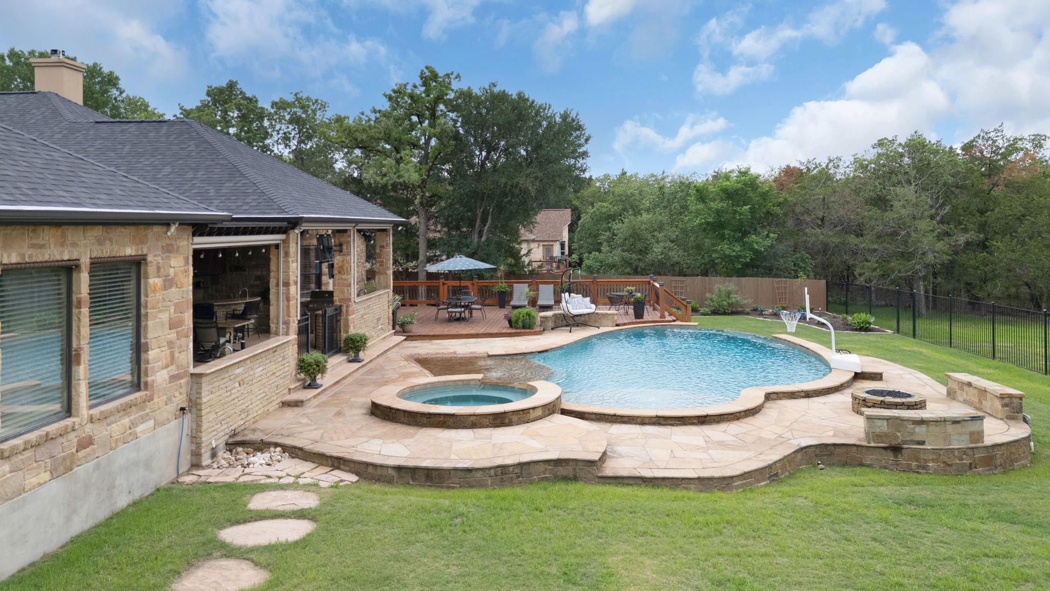 110 Valley View Dr, Bastrop, TX 78602