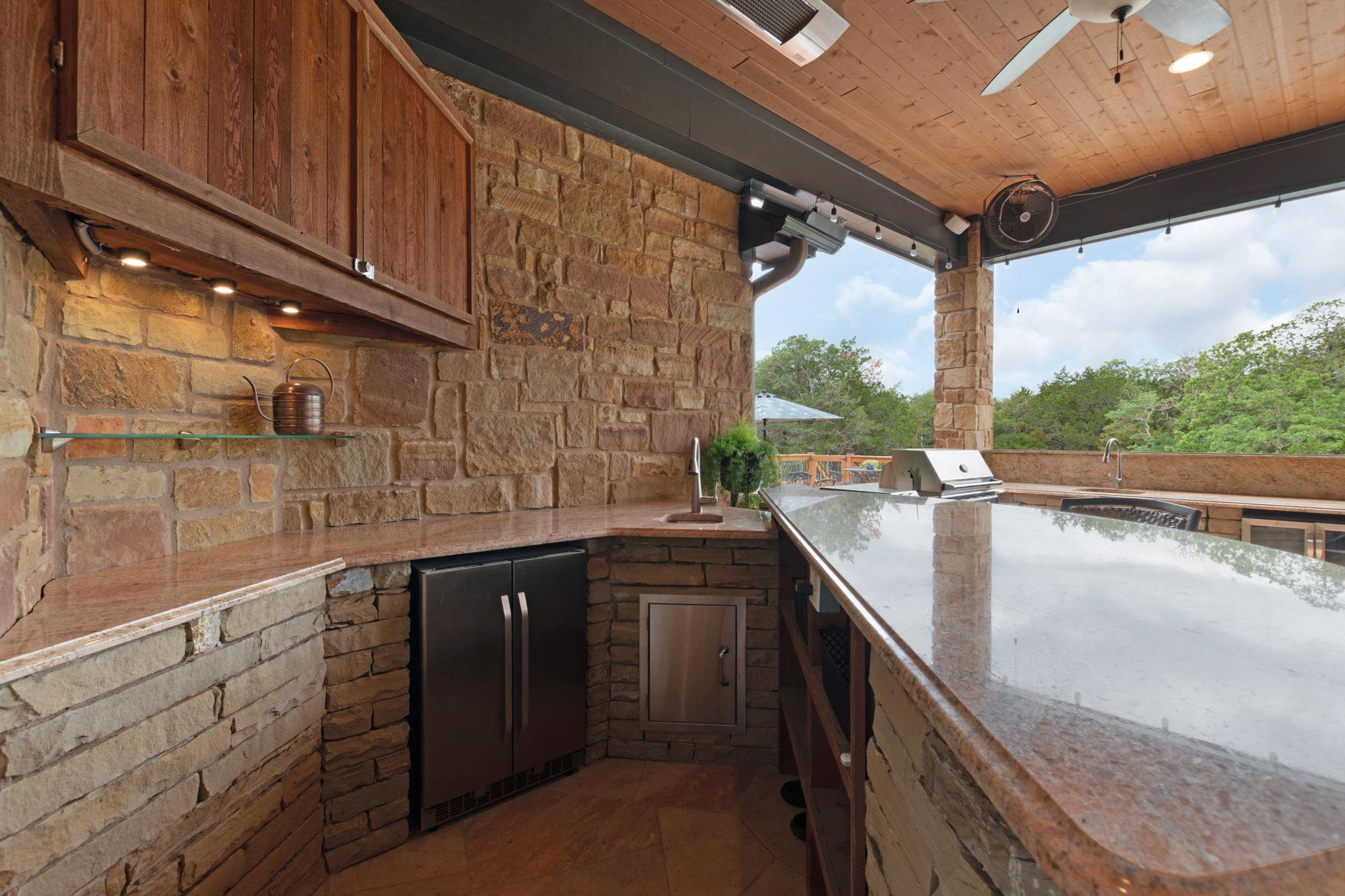 110 Valley View Dr, Bastrop, TX 78602