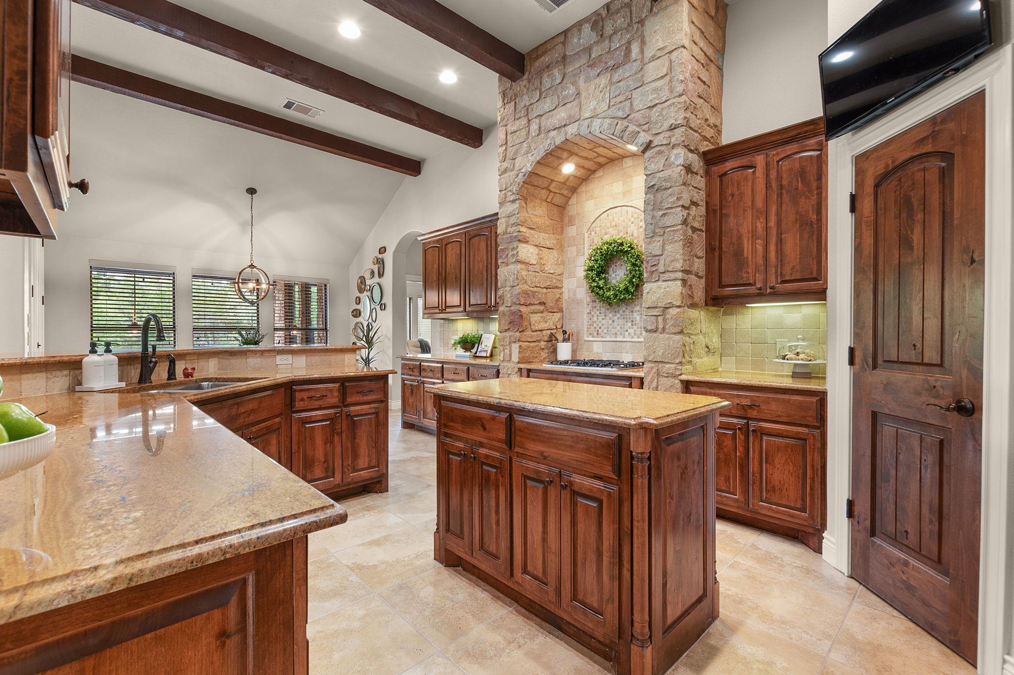 110 Valley View Dr, Bastrop, TX 78602