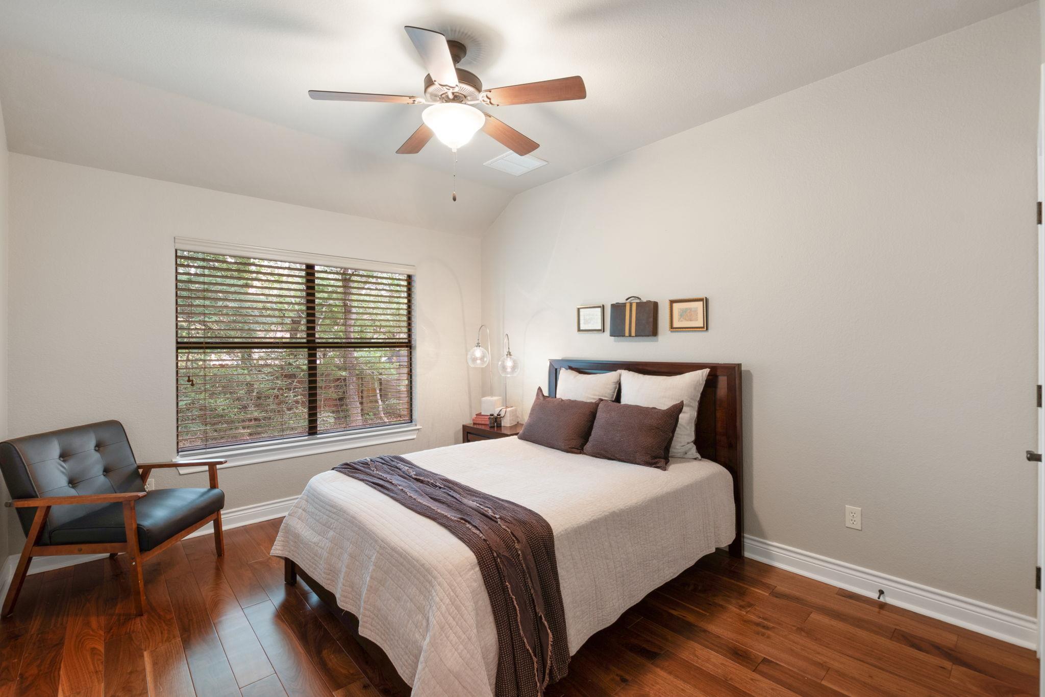 110 Valley View Dr, Bastrop, TX 78602