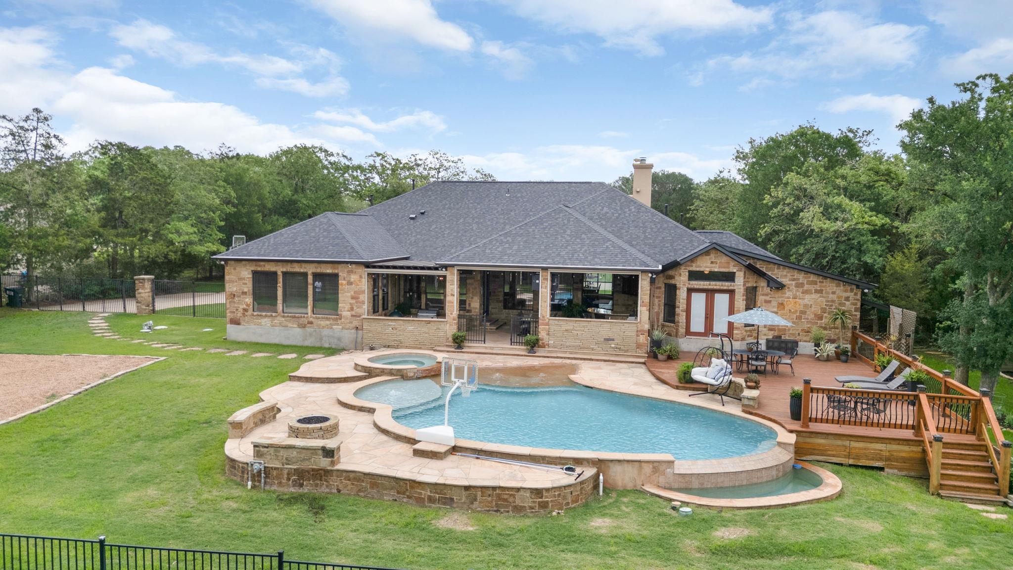 110 Valley View Dr, Bastrop, TX 78602
