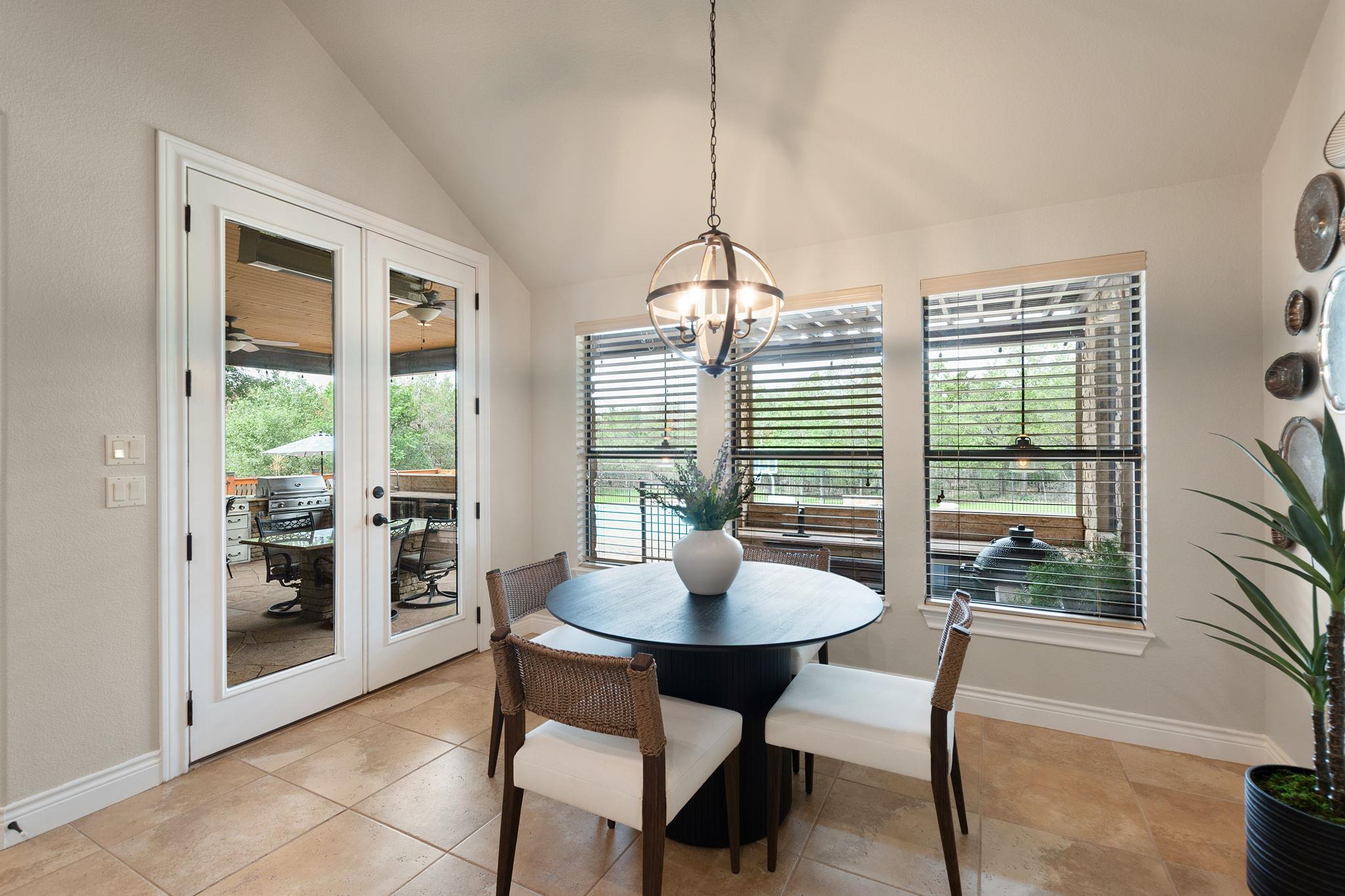 110 Valley View Dr, Bastrop, TX 78602