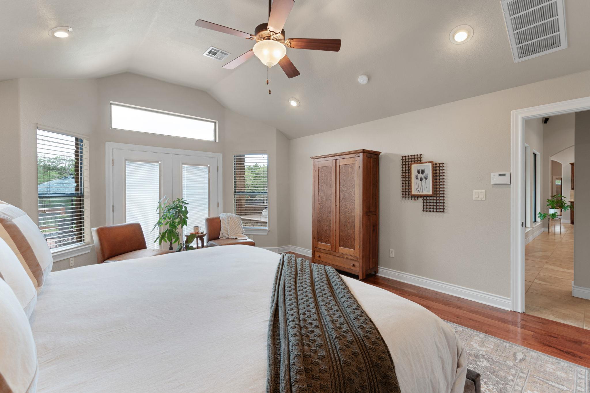 110 Valley View Dr, Bastrop, TX 78602