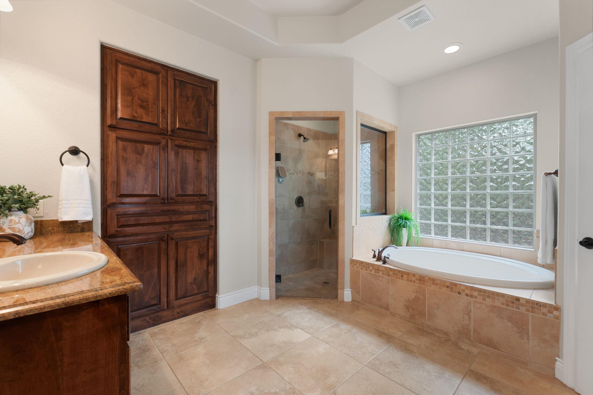 110 Valley View Dr, Bastrop, TX 78602