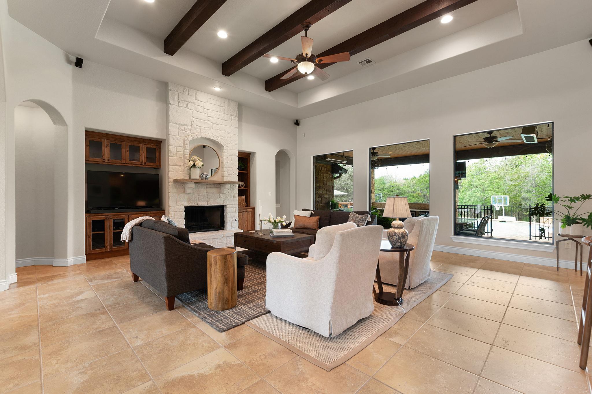 110 Valley View Dr, Bastrop, TX 78602