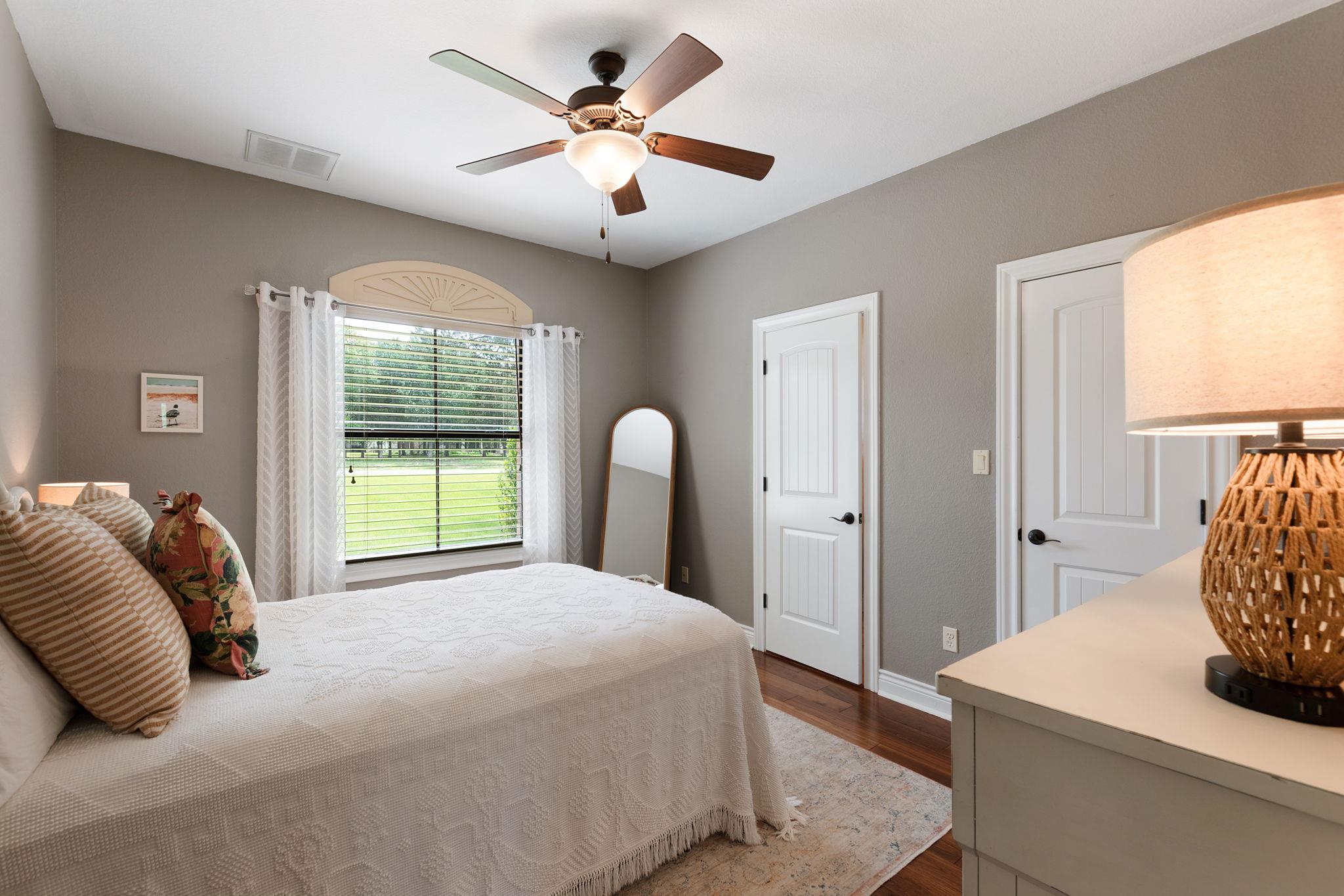 110 Valley View Dr, Bastrop, TX 78602