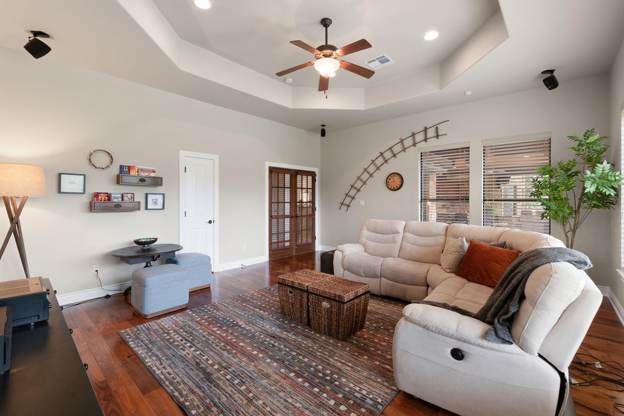 110 Valley View Dr, Bastrop, TX 78602