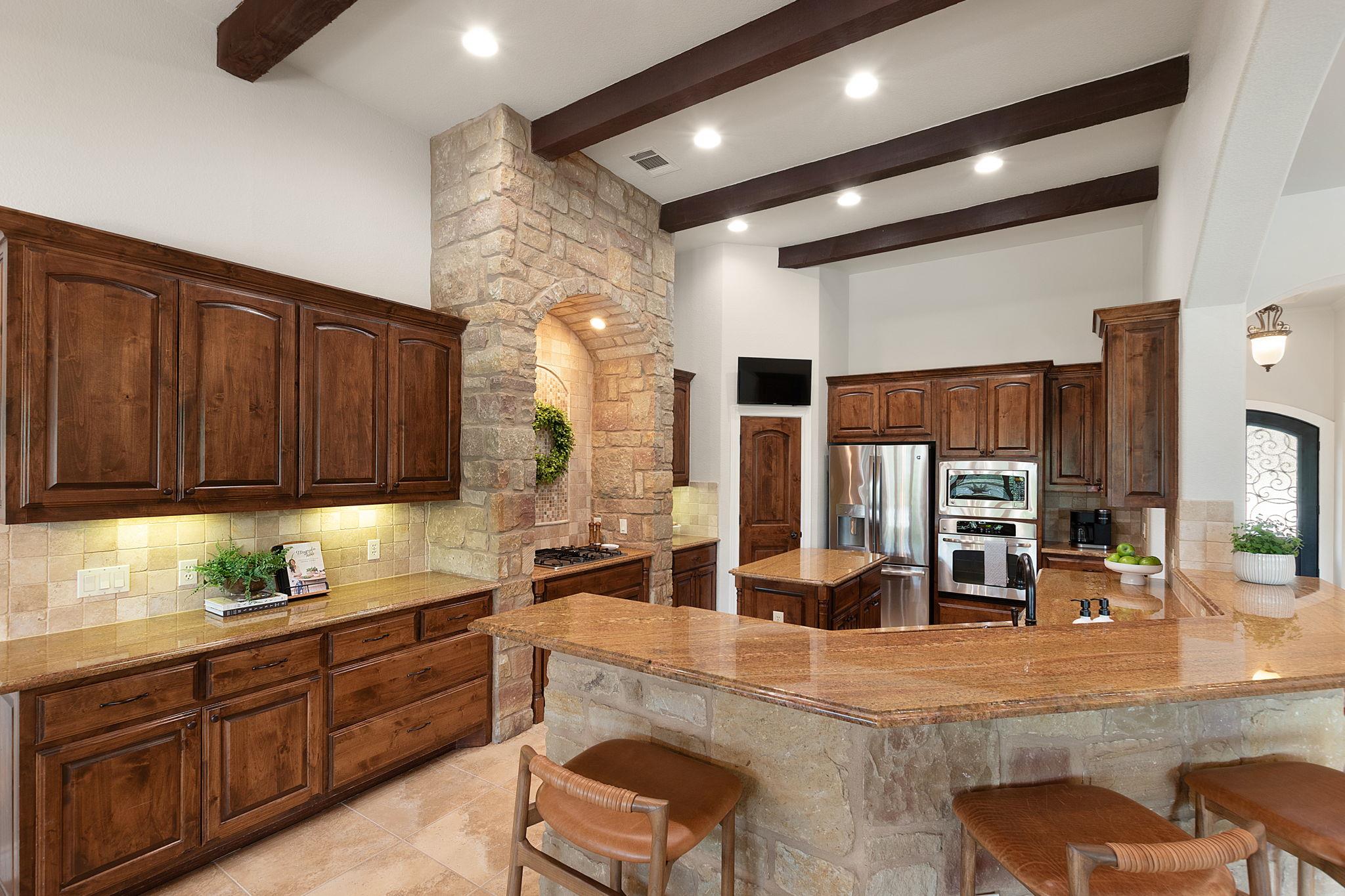 110 Valley View Dr, Bastrop, TX 78602