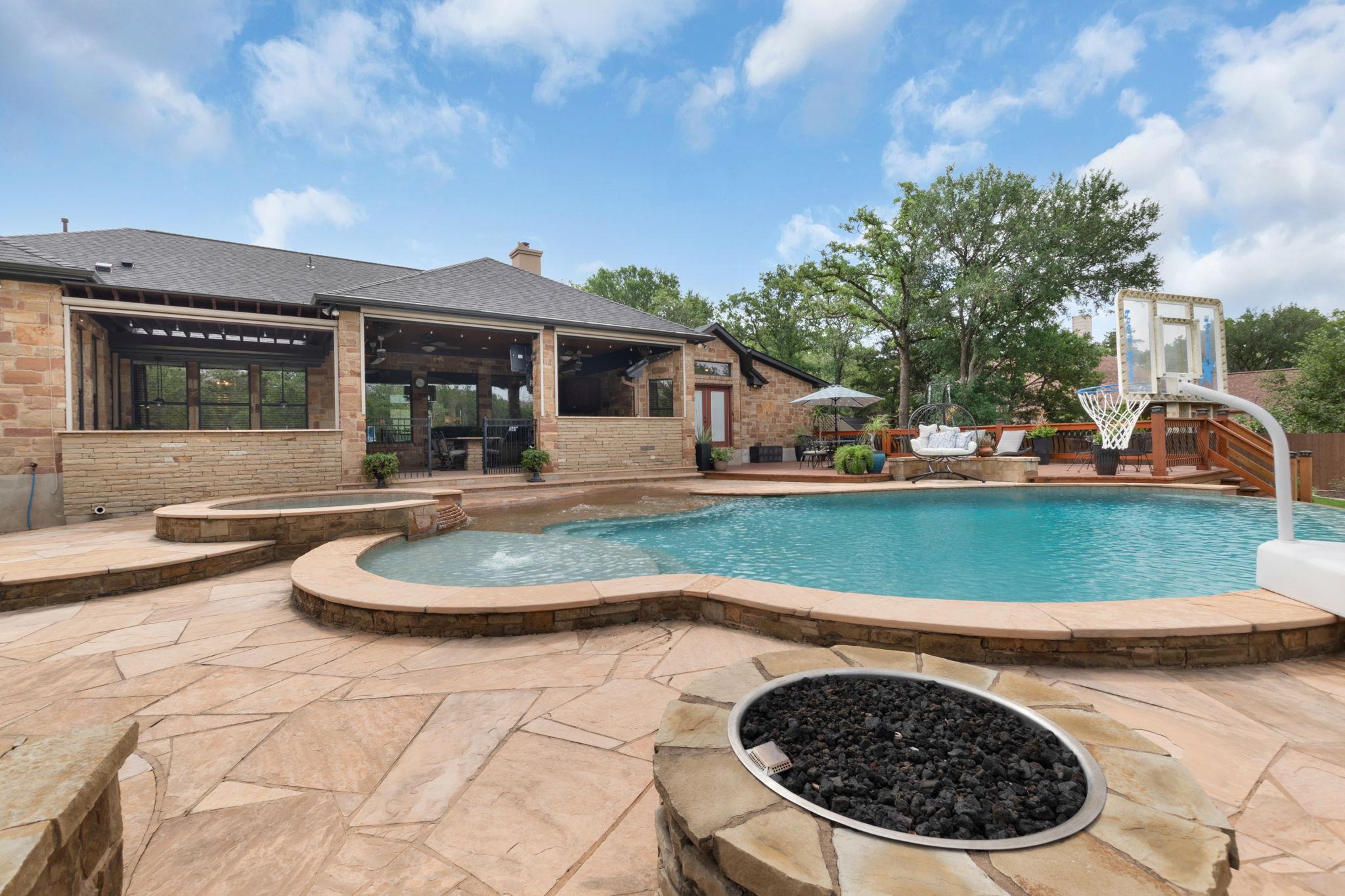 110 Valley View Dr, Bastrop, TX 78602