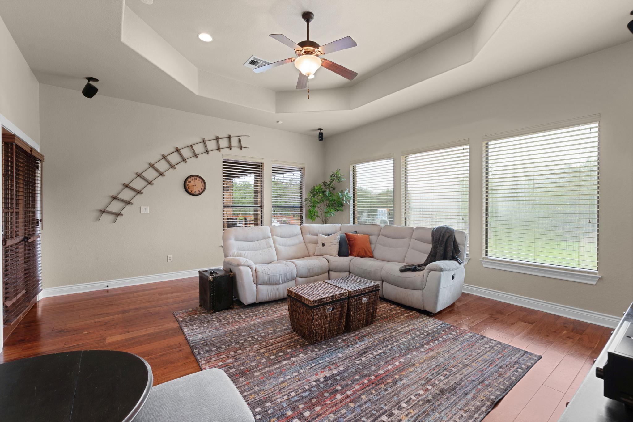 110 Valley View Dr, Bastrop, TX 78602