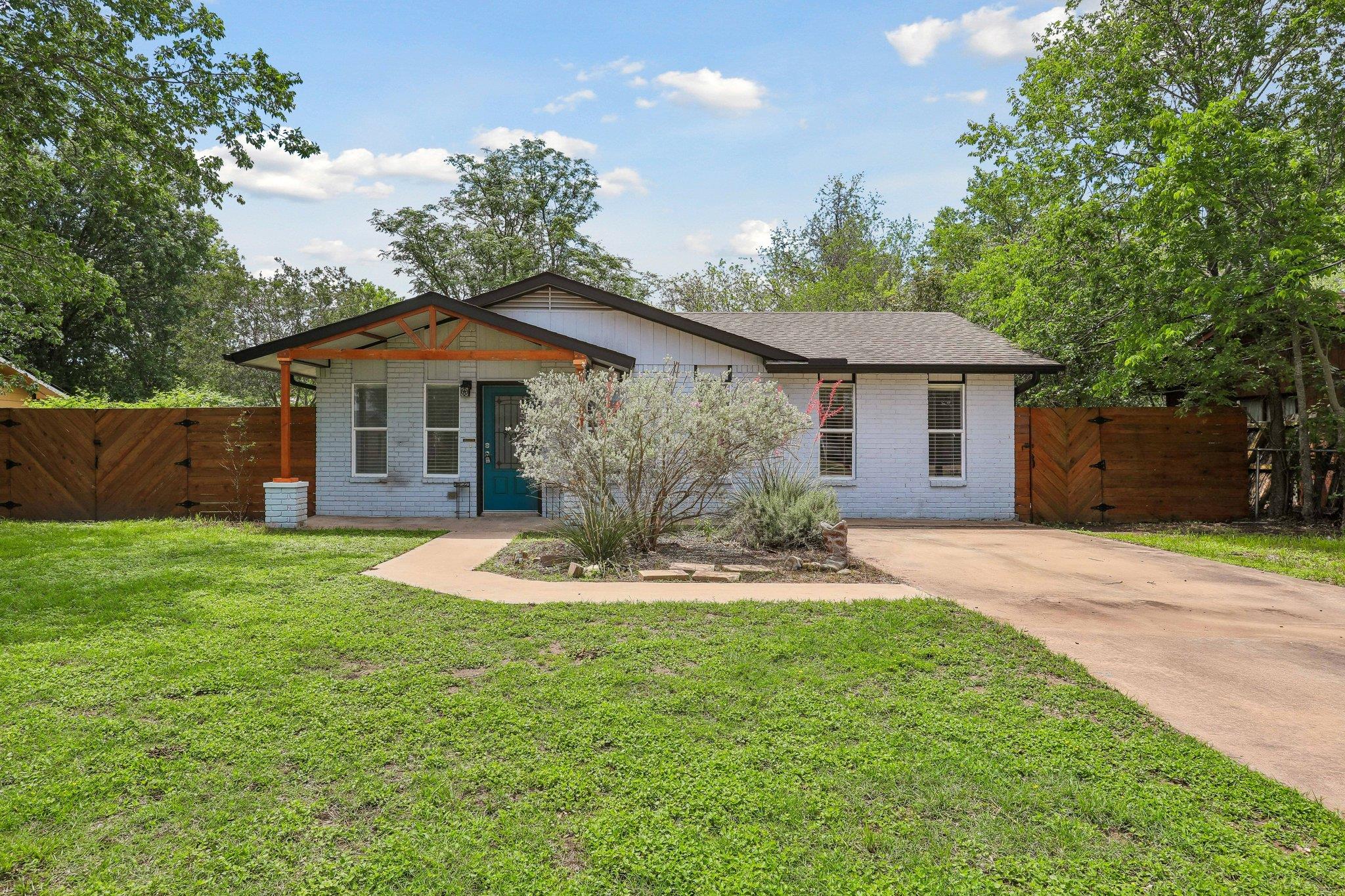 407 Magnolia St, Bastrop, TX 78602