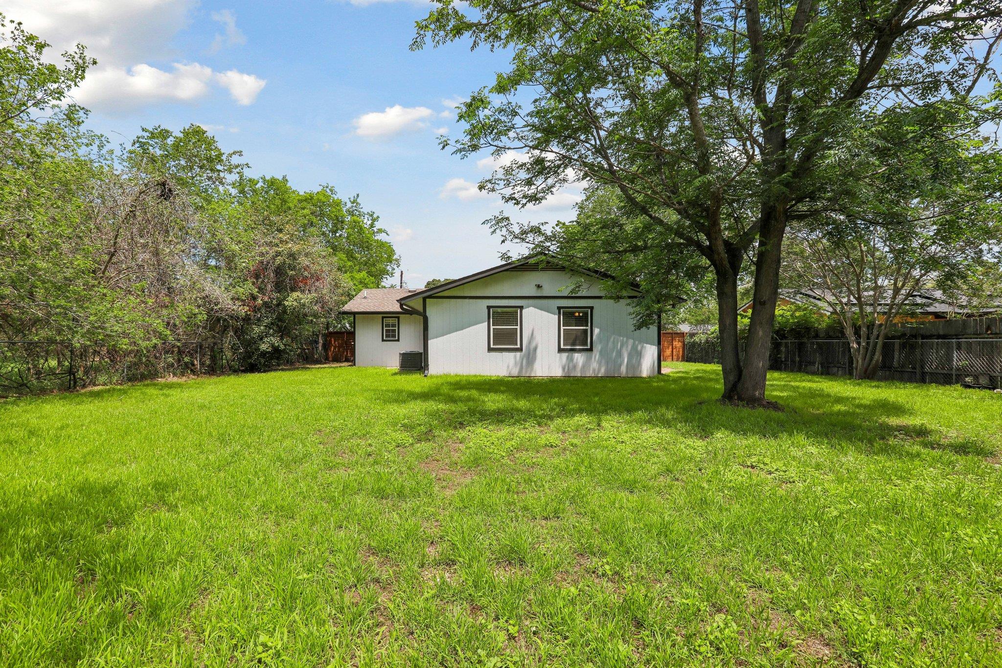 407 Magnolia St, Bastrop, TX 78602