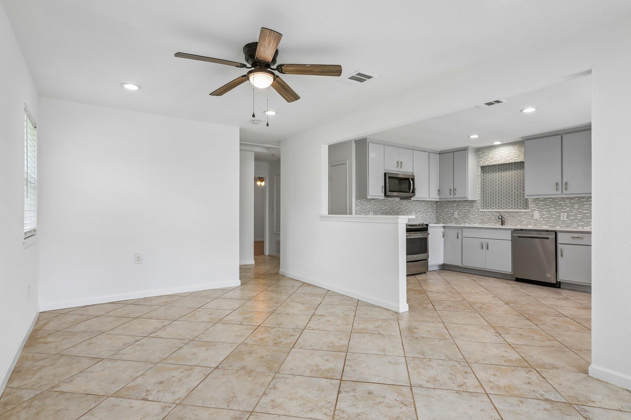 407 Magnolia St, Bastrop, TX 78602