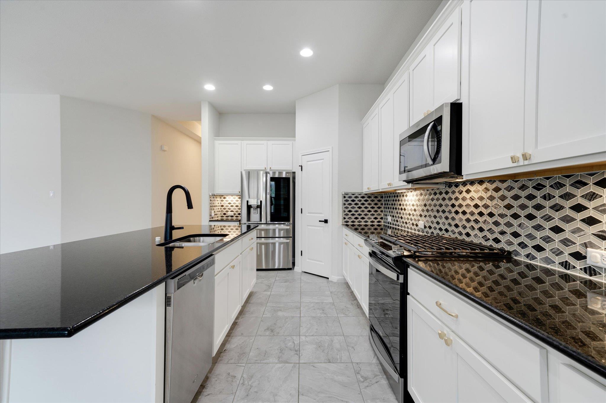 117 Falkland St, Hutto, TX 78634