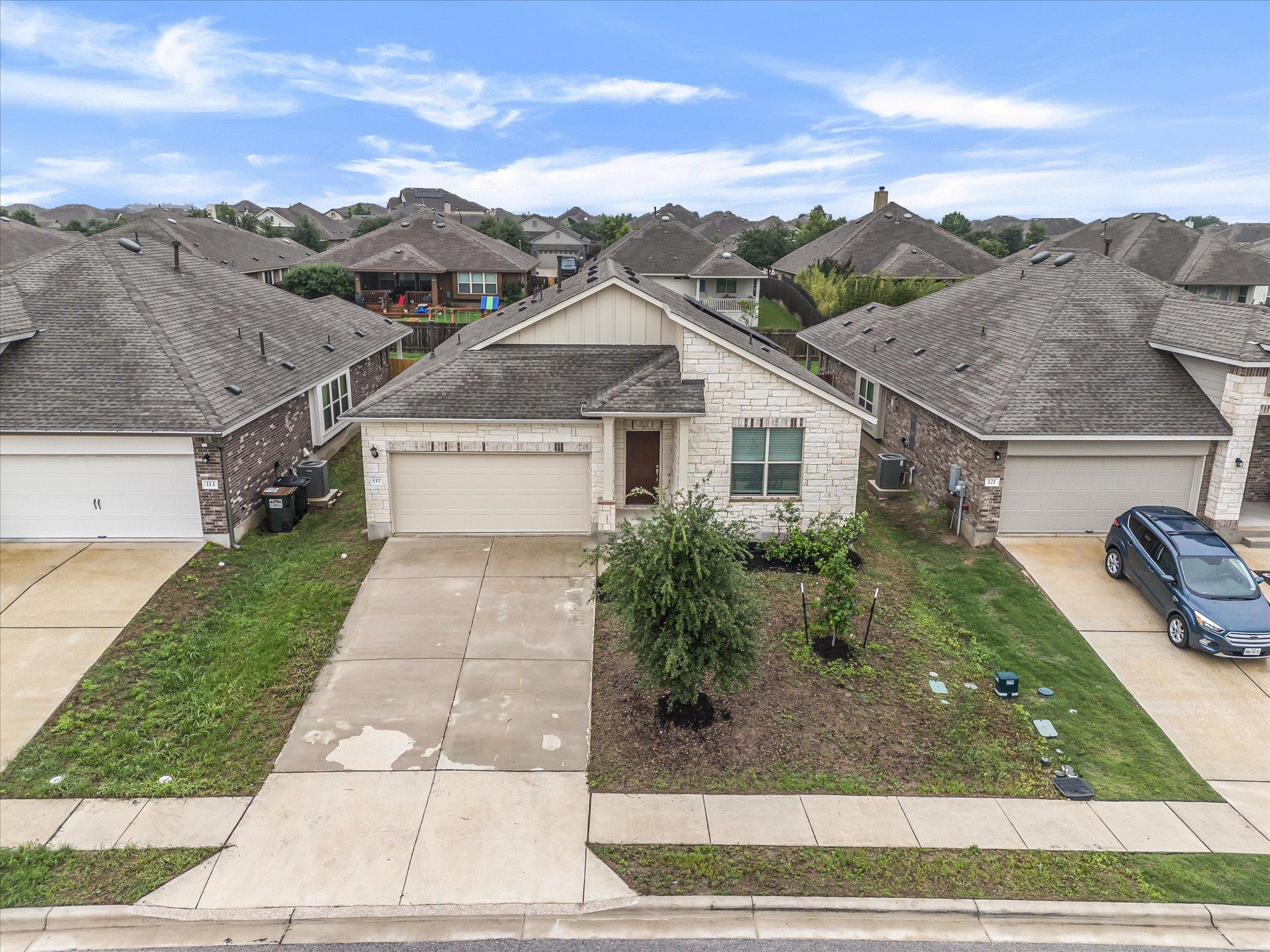 117 Falkland St, Hutto, TX 78634