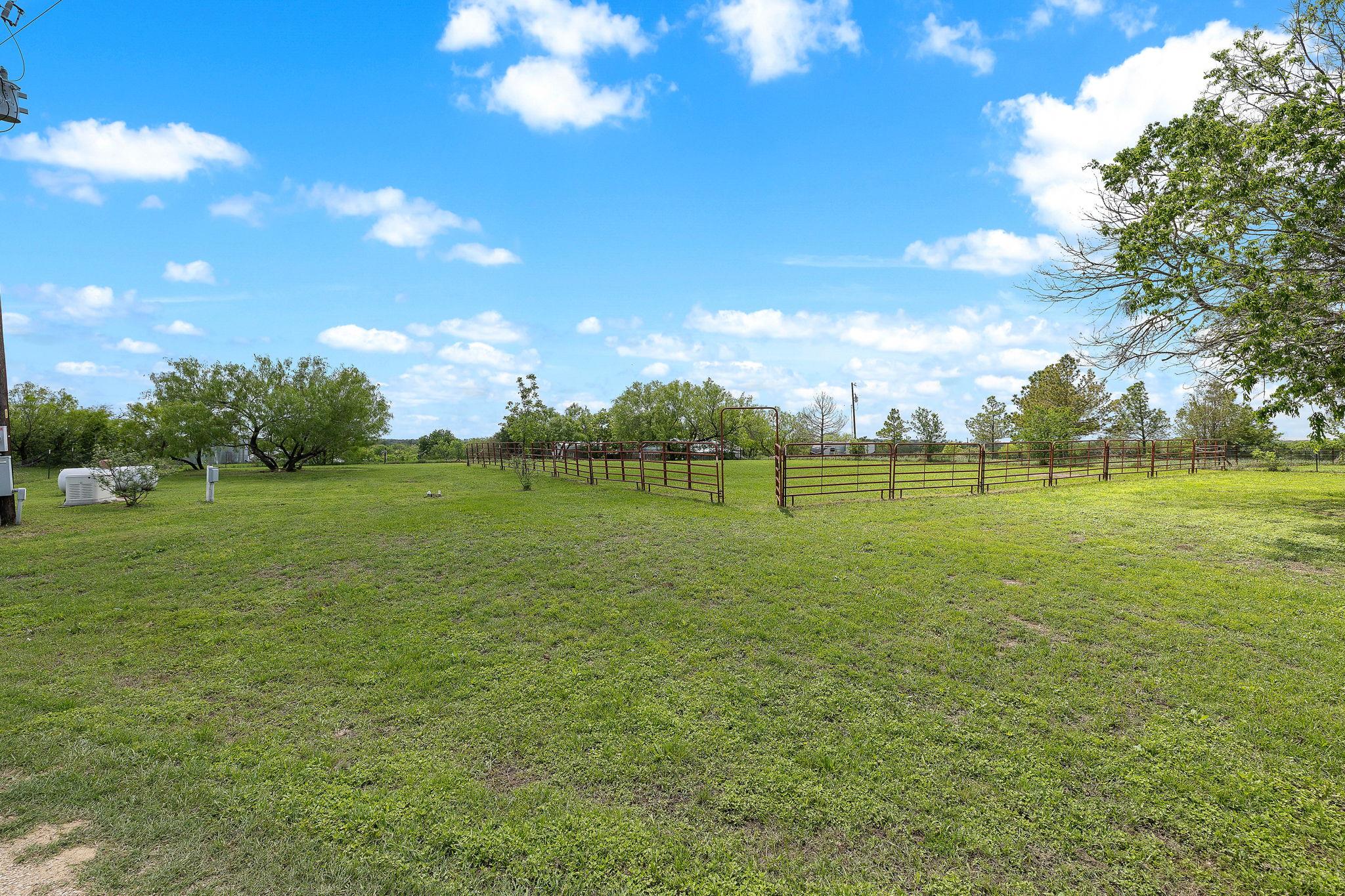 571 Balch Rd, Elgin, TX 78621