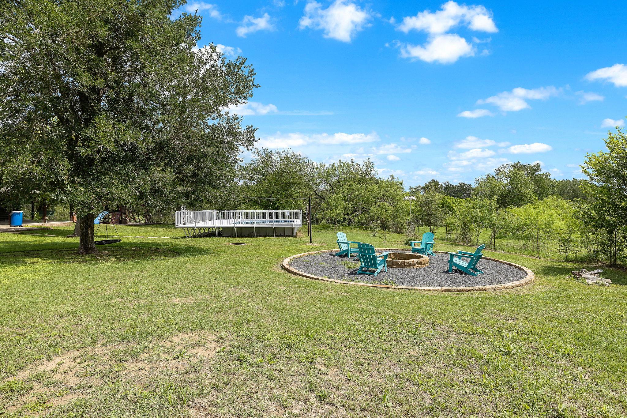 571 Balch Rd, Elgin, TX 78621