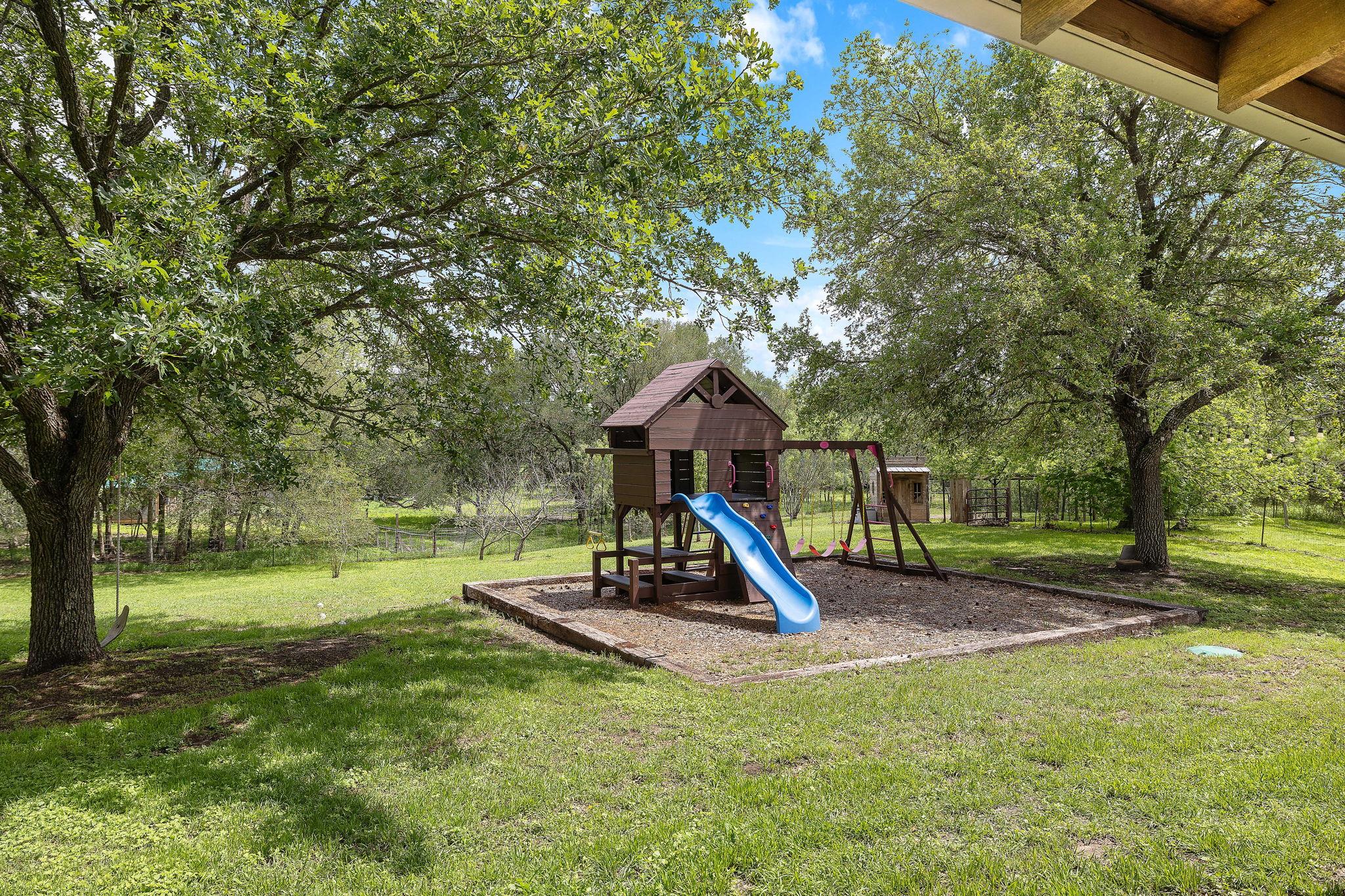 571 Balch Rd, Elgin, TX 78621