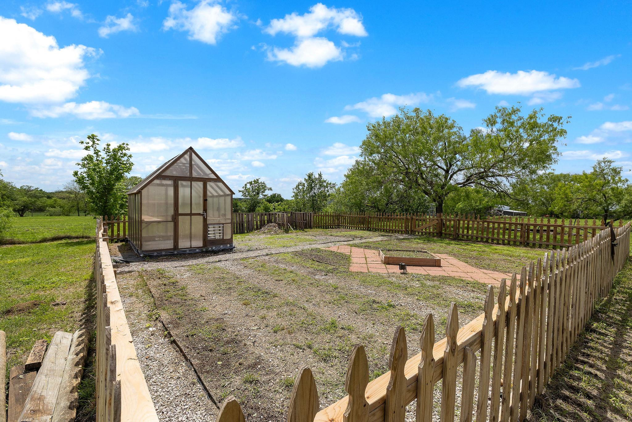 571 Balch Rd, Elgin, TX 78621