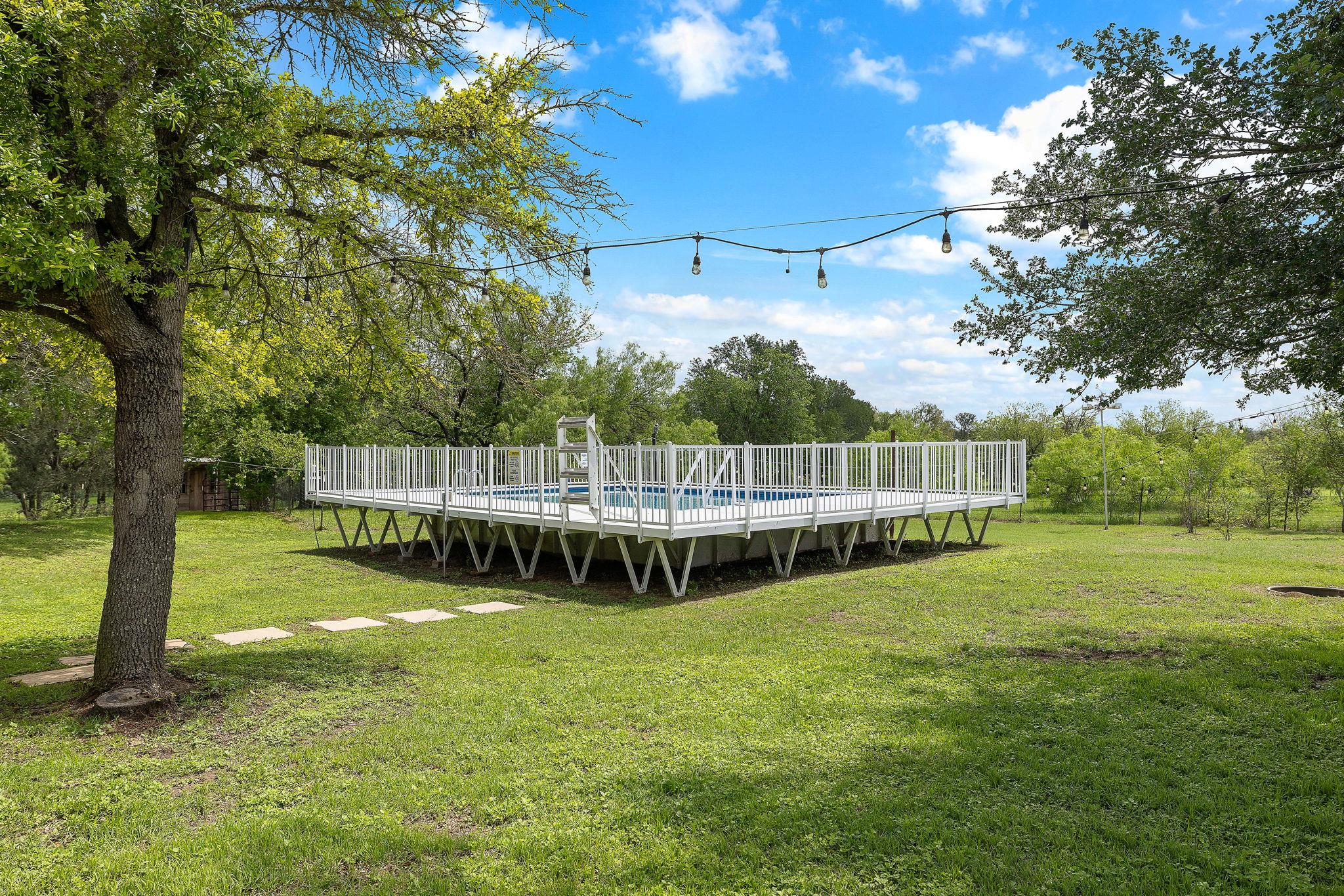 571 Balch Rd, Elgin, TX 78621