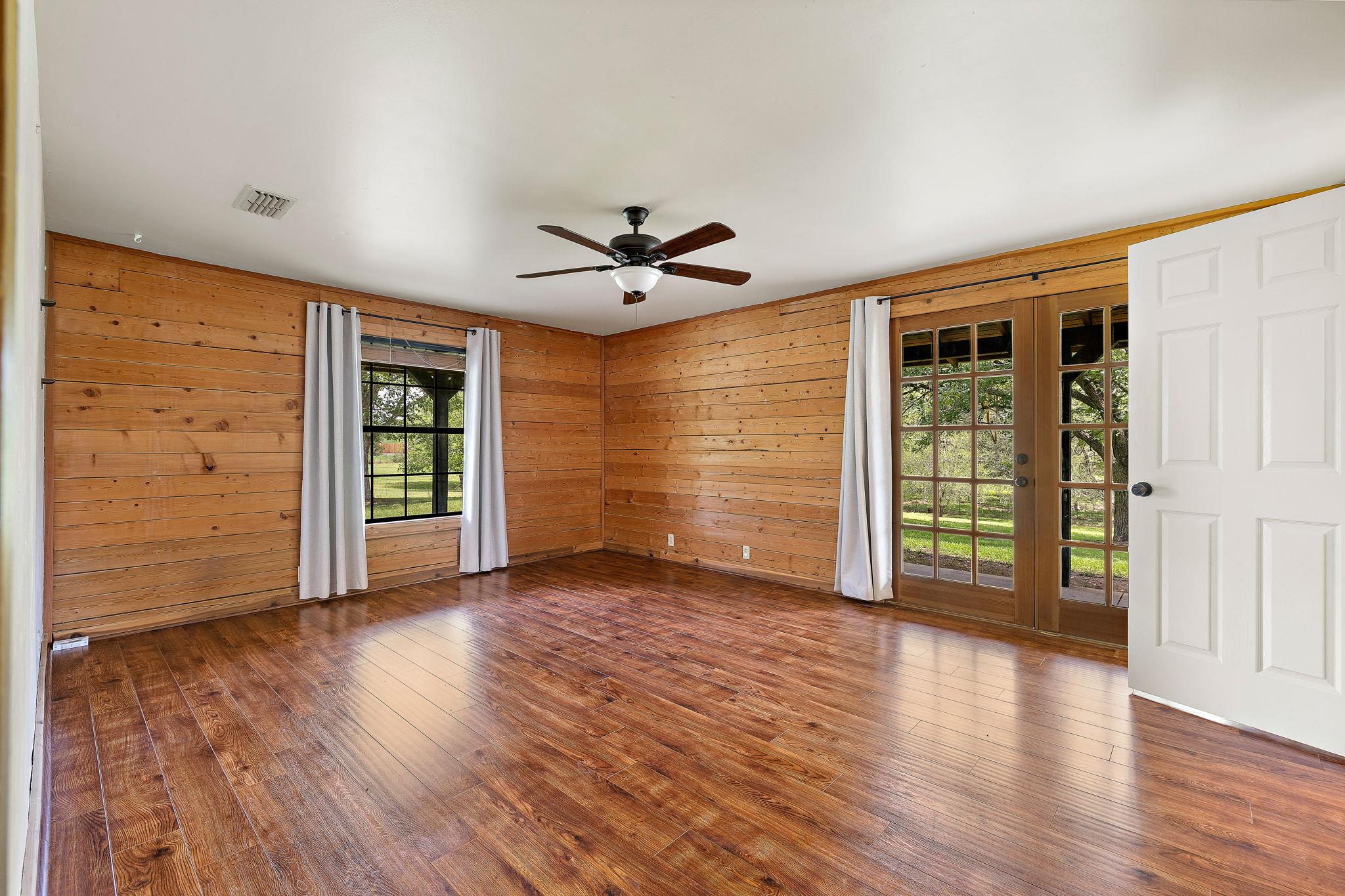 571 Balch Rd, Elgin, TX 78621