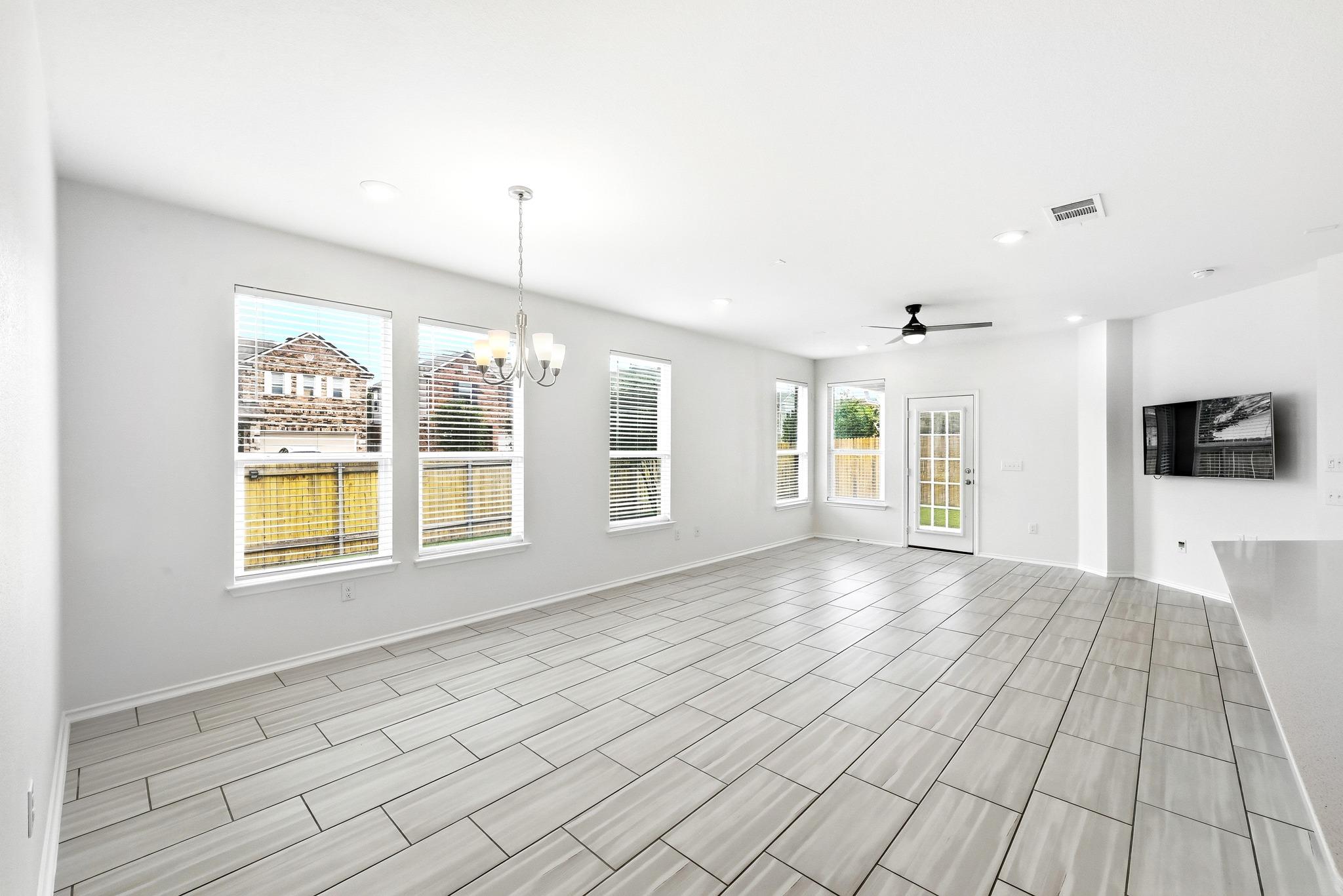 501 Ayinger Ln, Austin, TX 78728