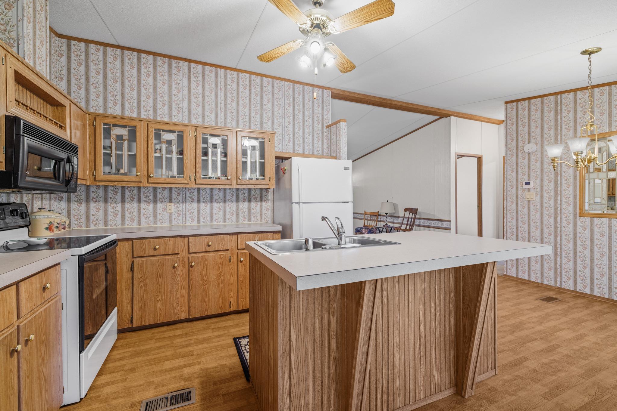 1210 Thousand Oaks Trl, Liberty Hill, TX 78642