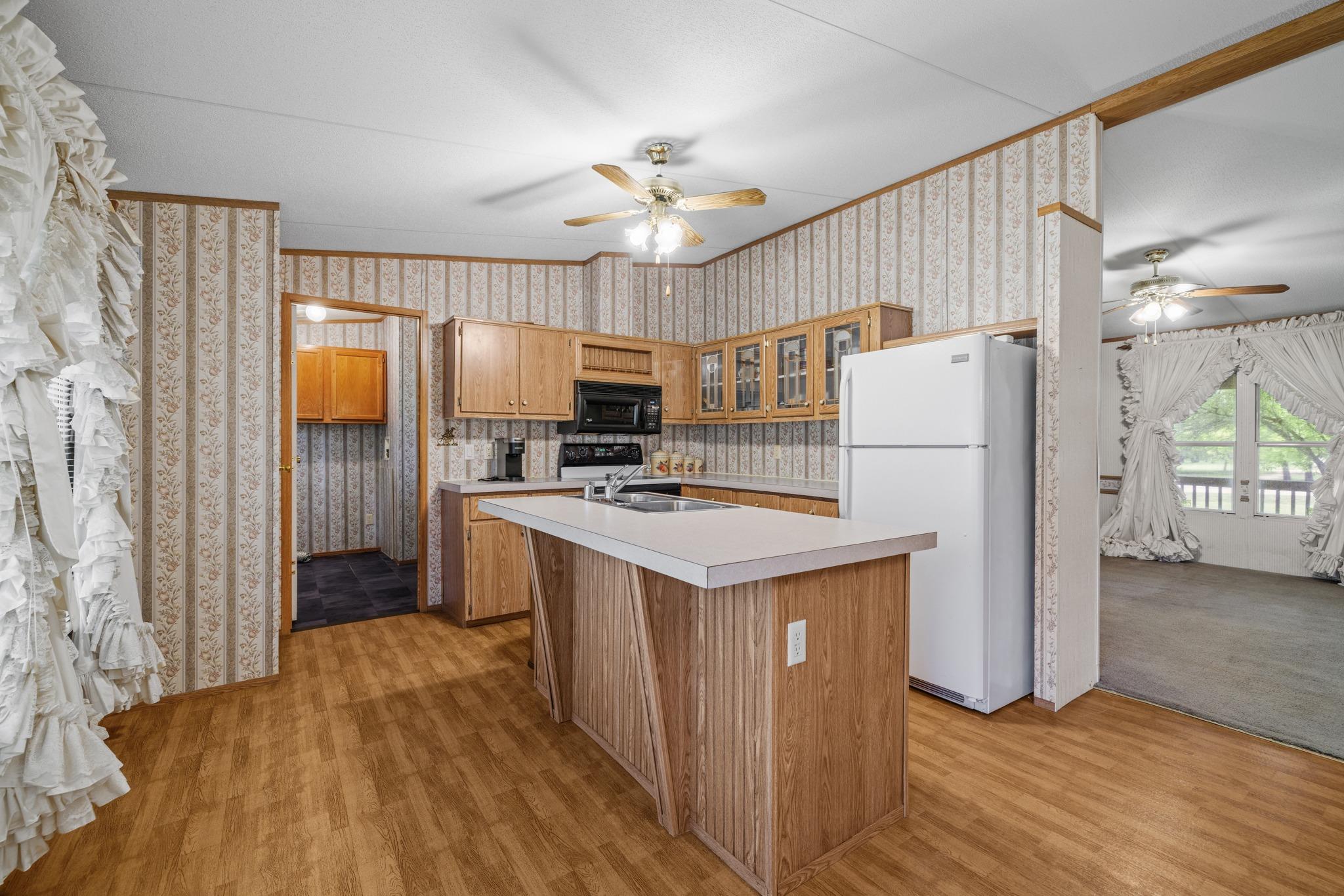 1210 Thousand Oaks Trl, Liberty Hill, TX 78642