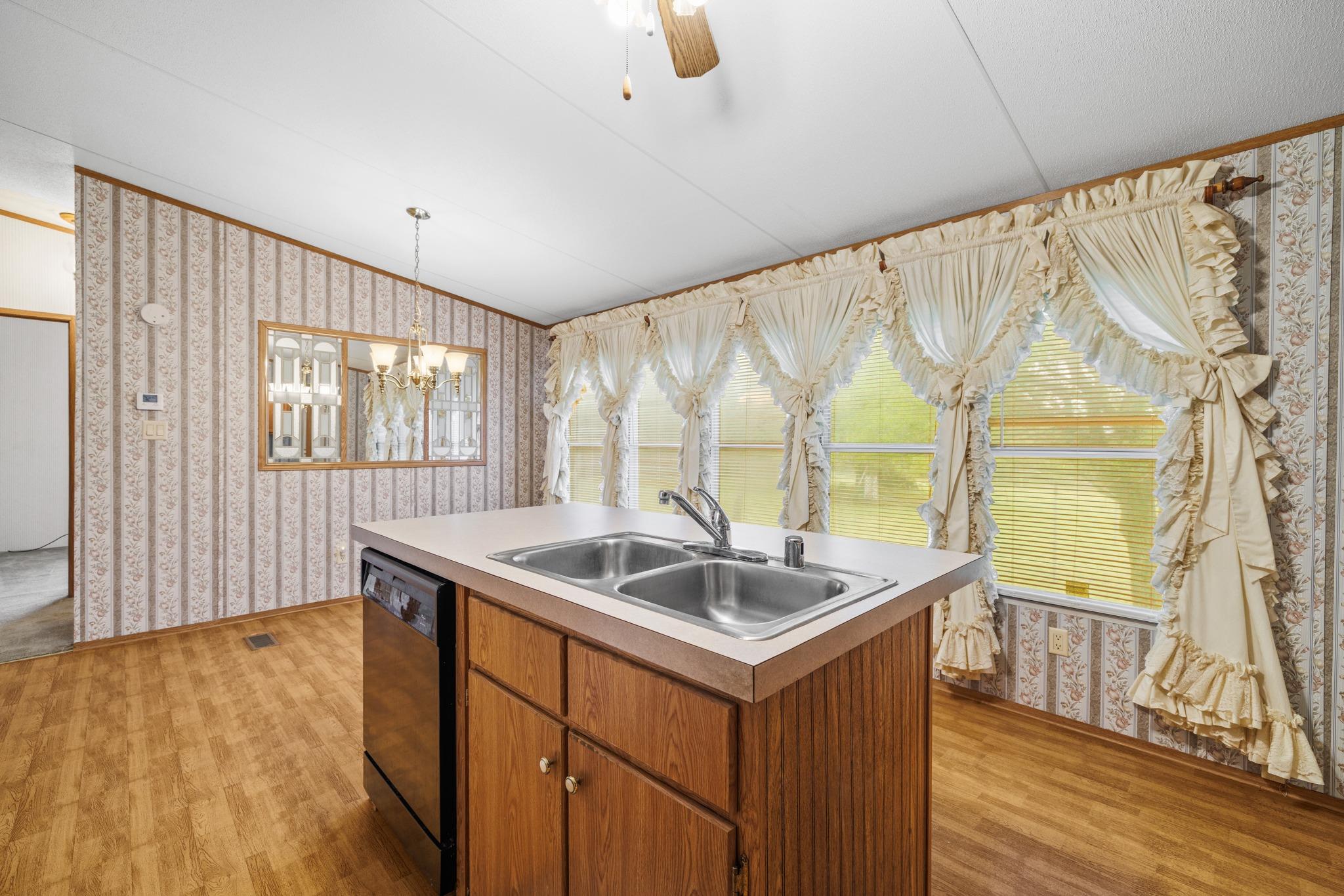 1210 Thousand Oaks Trl, Liberty Hill, TX 78642