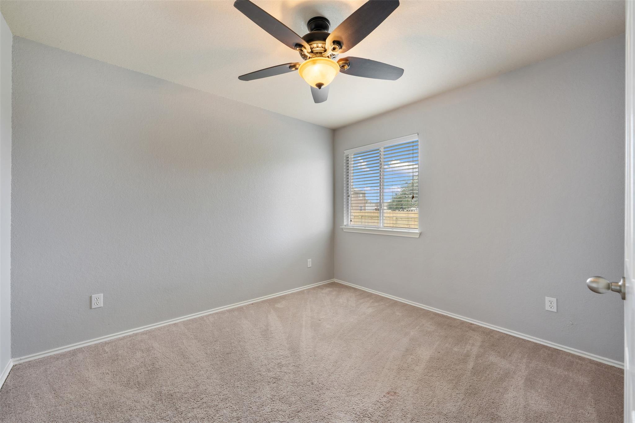 102 Anderson St, Hutto, TX 78634