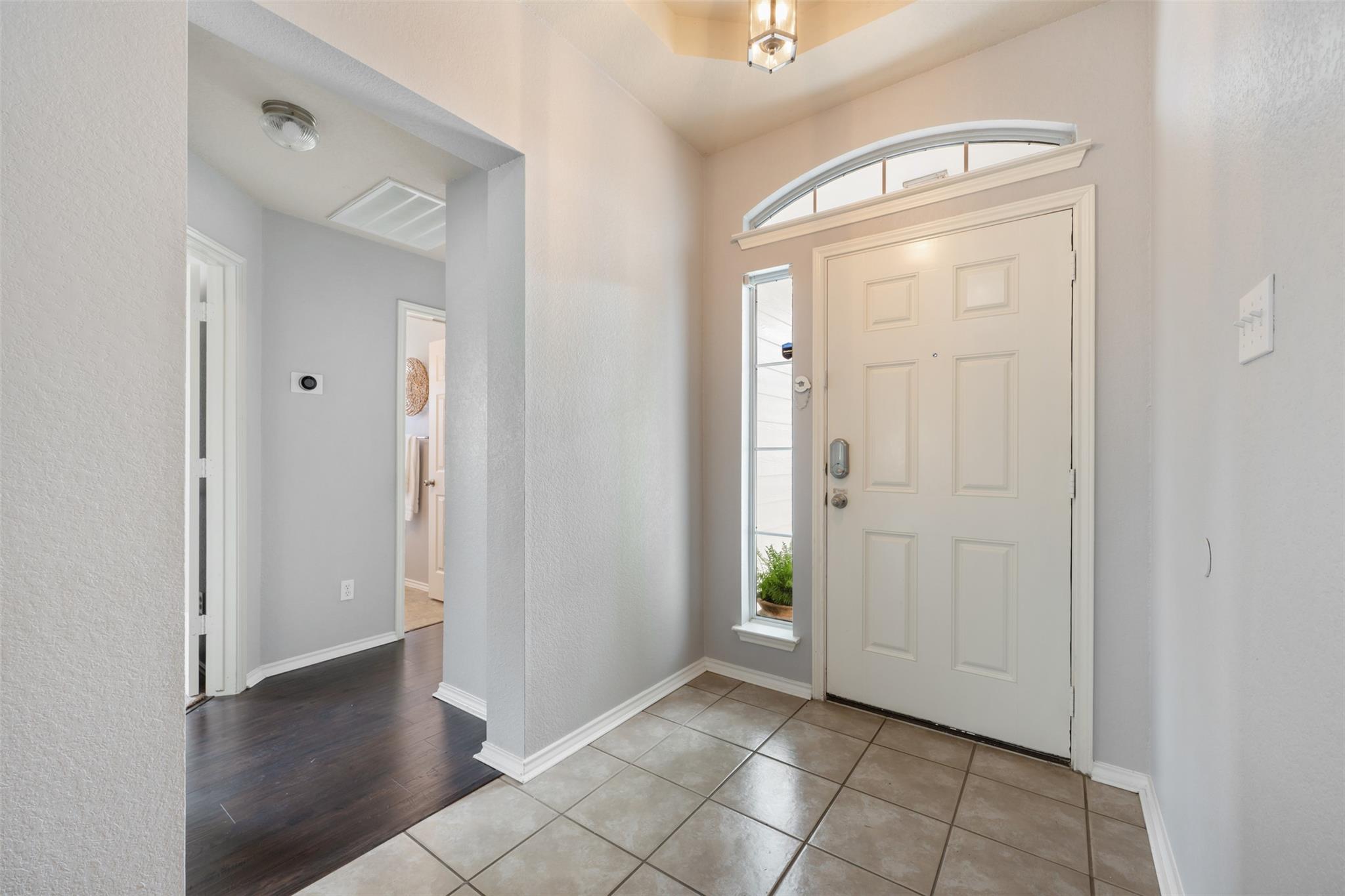 102 Anderson St, Hutto, TX 78634