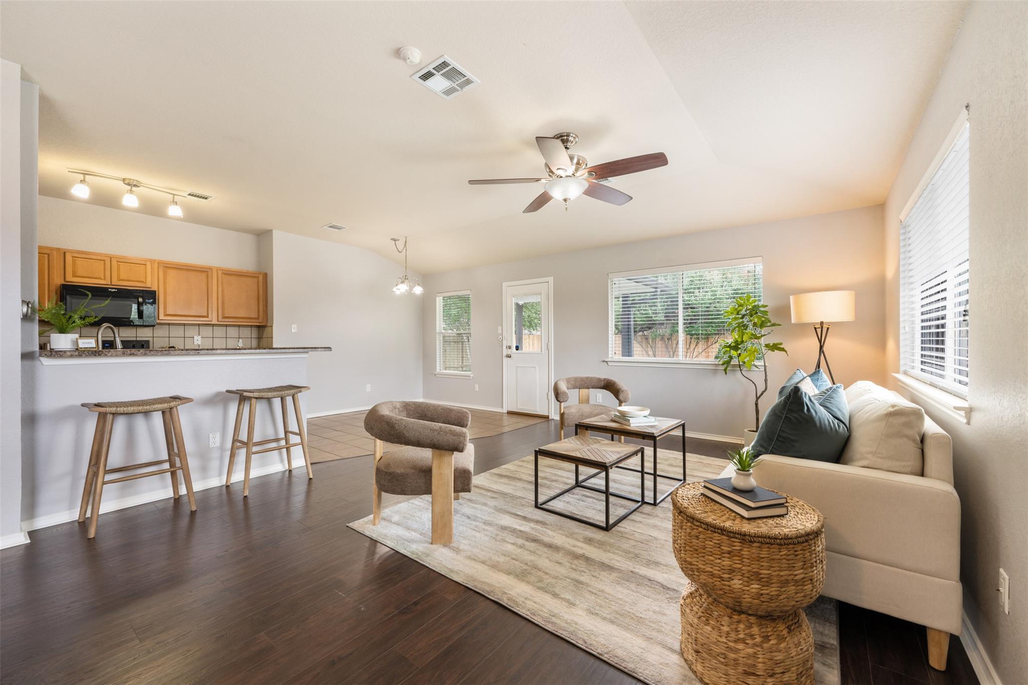 102 Anderson St, Hutto, TX 78634