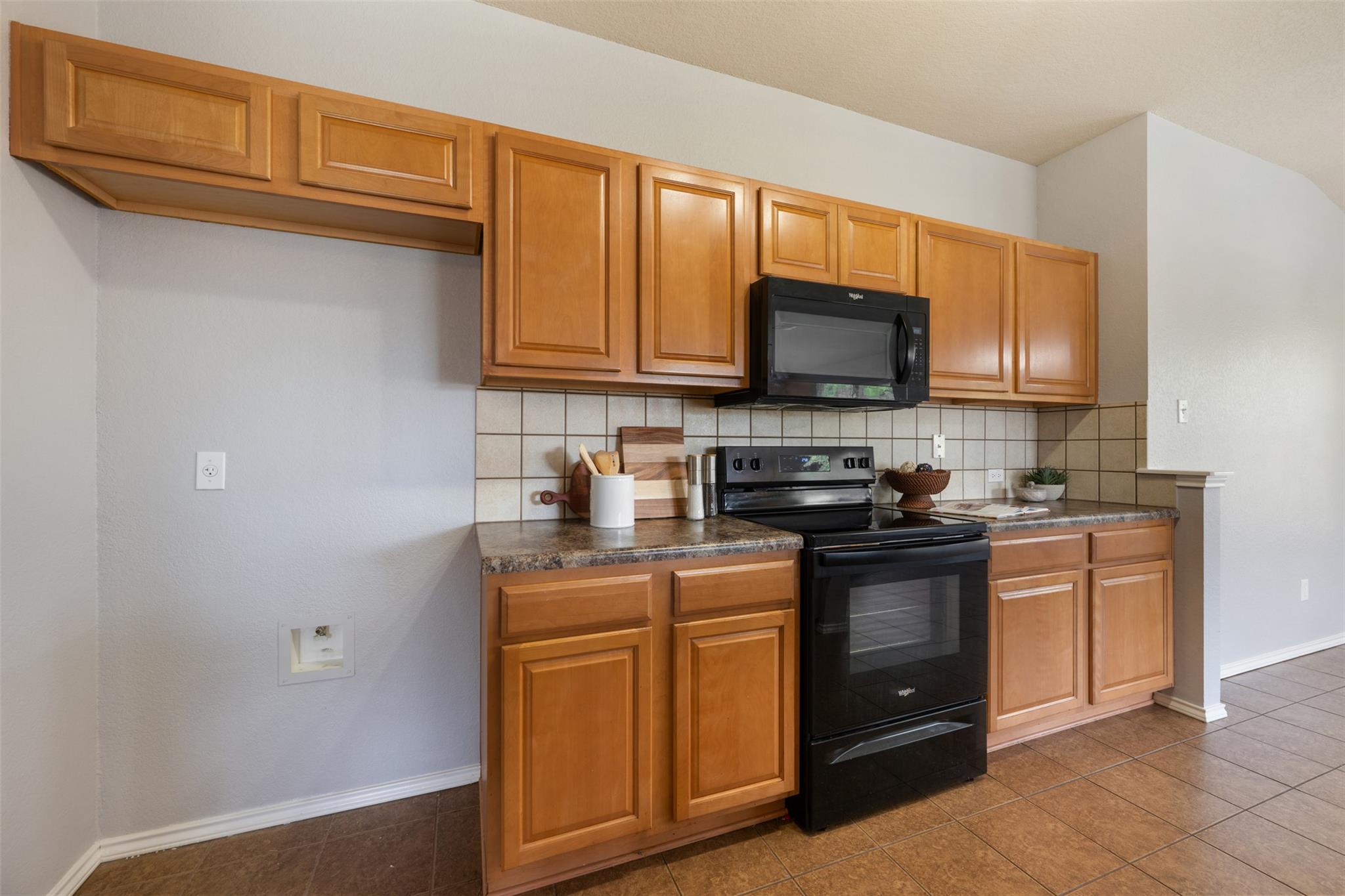 102 Anderson St, Hutto, TX 78634