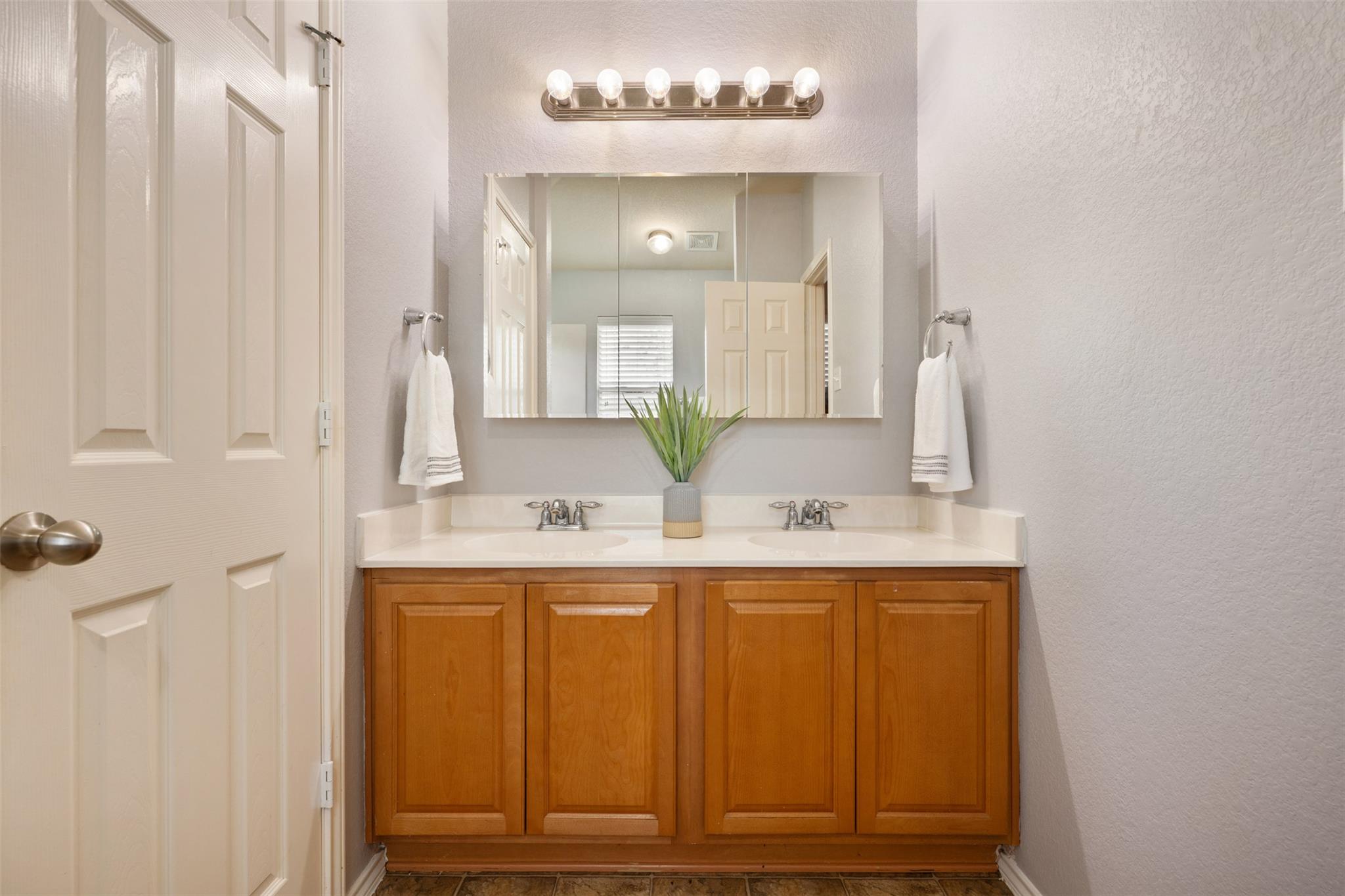 102 Anderson St, Hutto, TX 78634