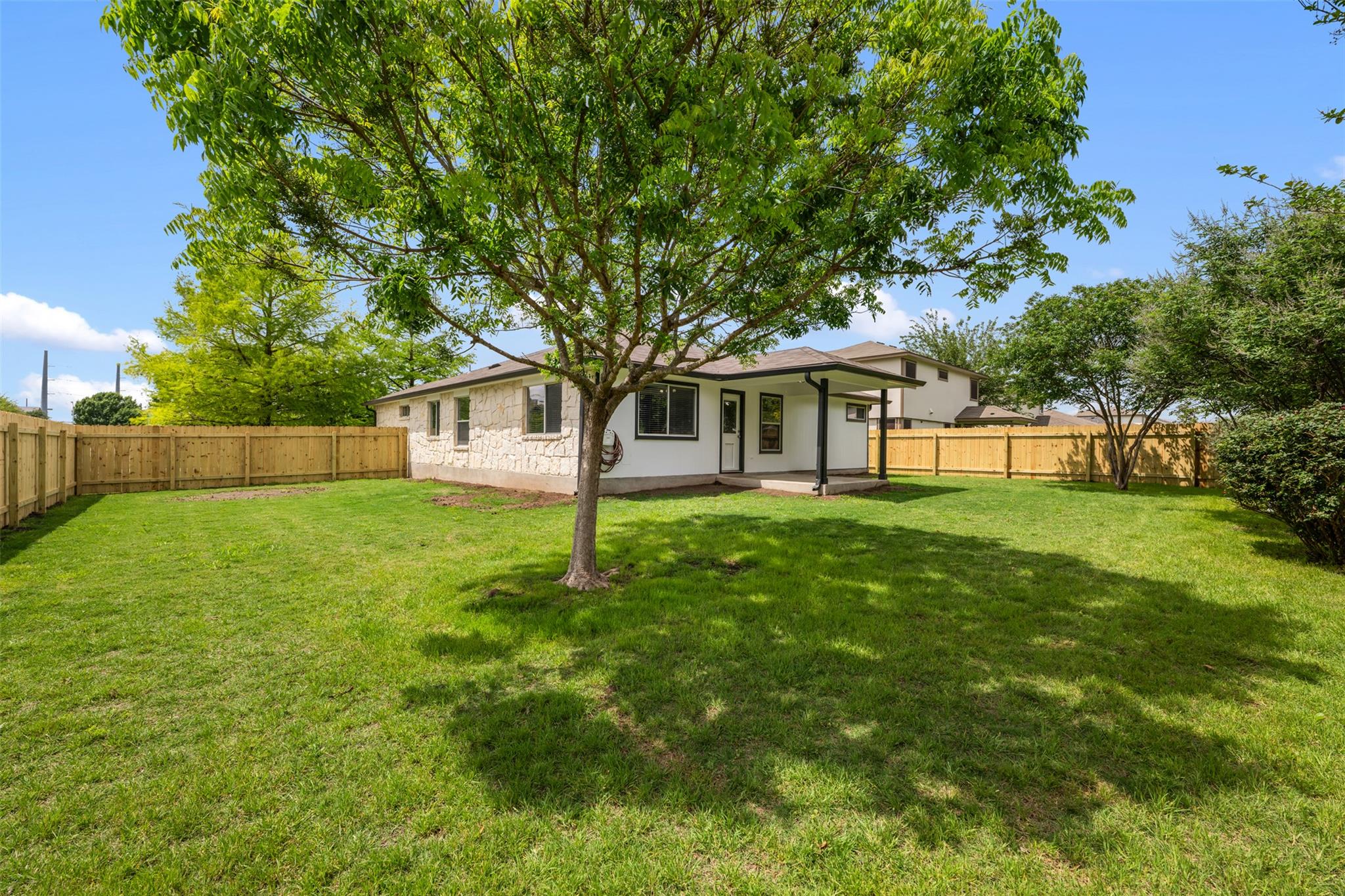 102 Anderson St, Hutto, TX 78634