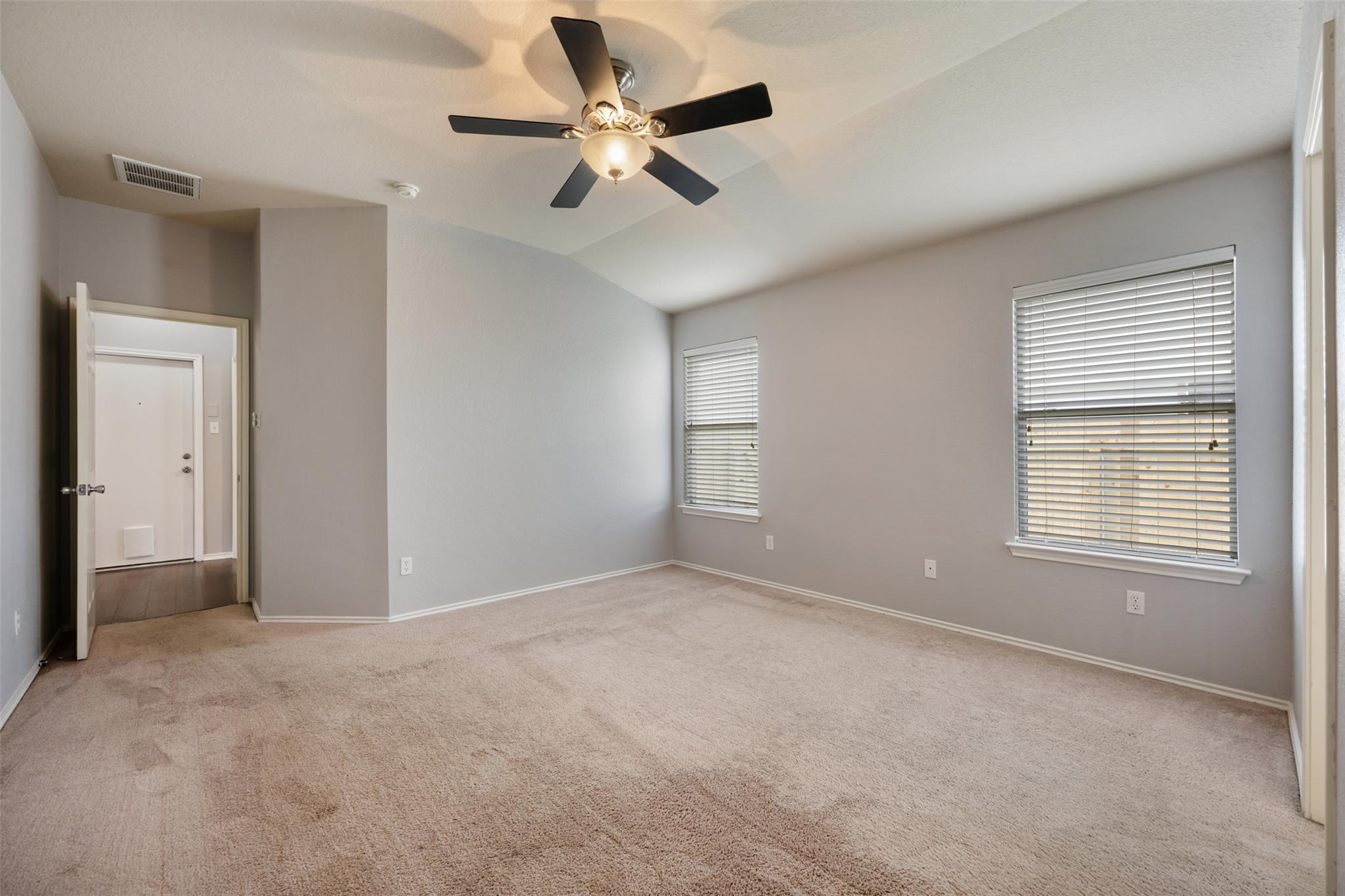 102 Anderson St, Hutto, TX 78634