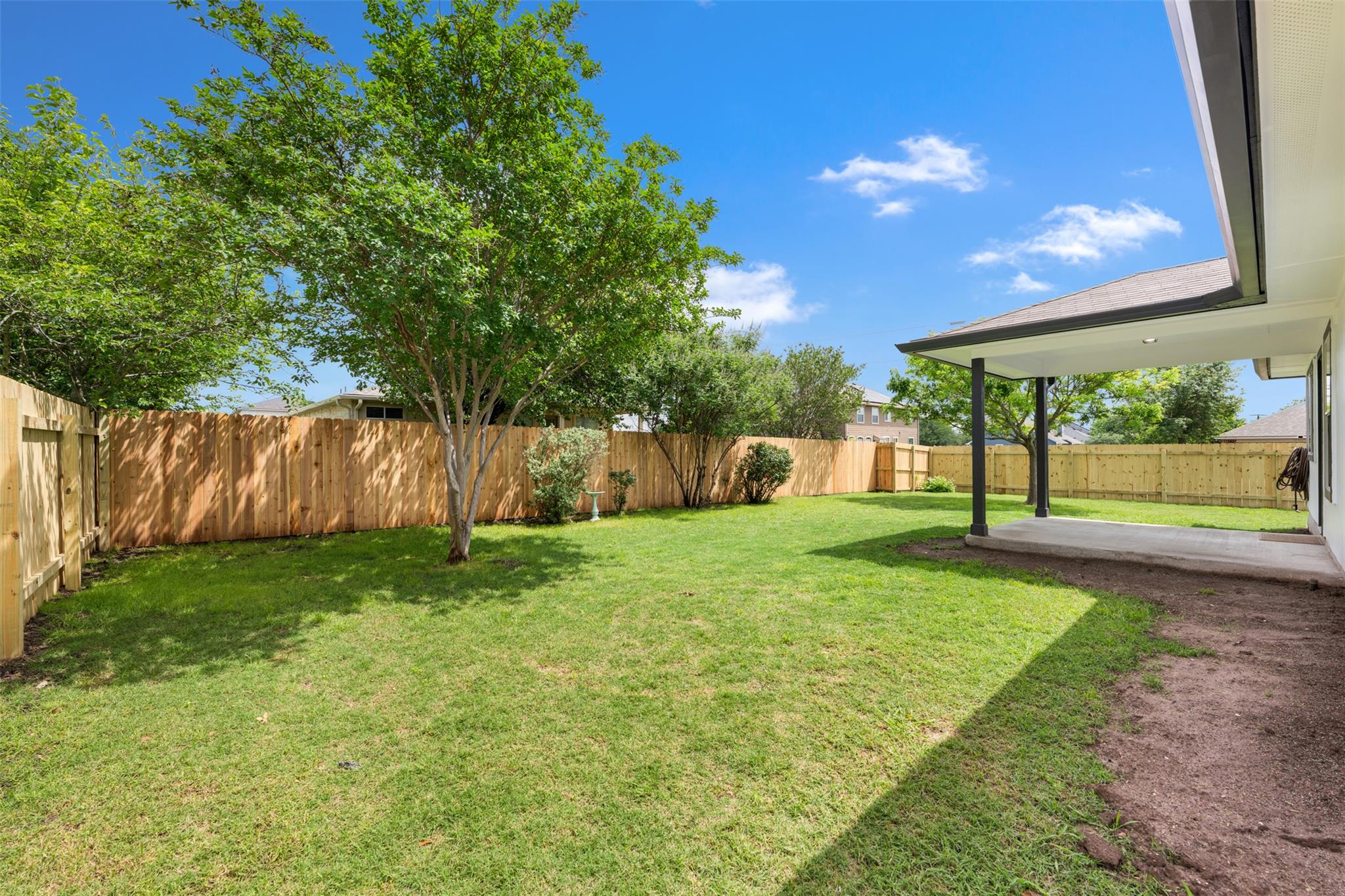 102 Anderson St, Hutto, TX 78634