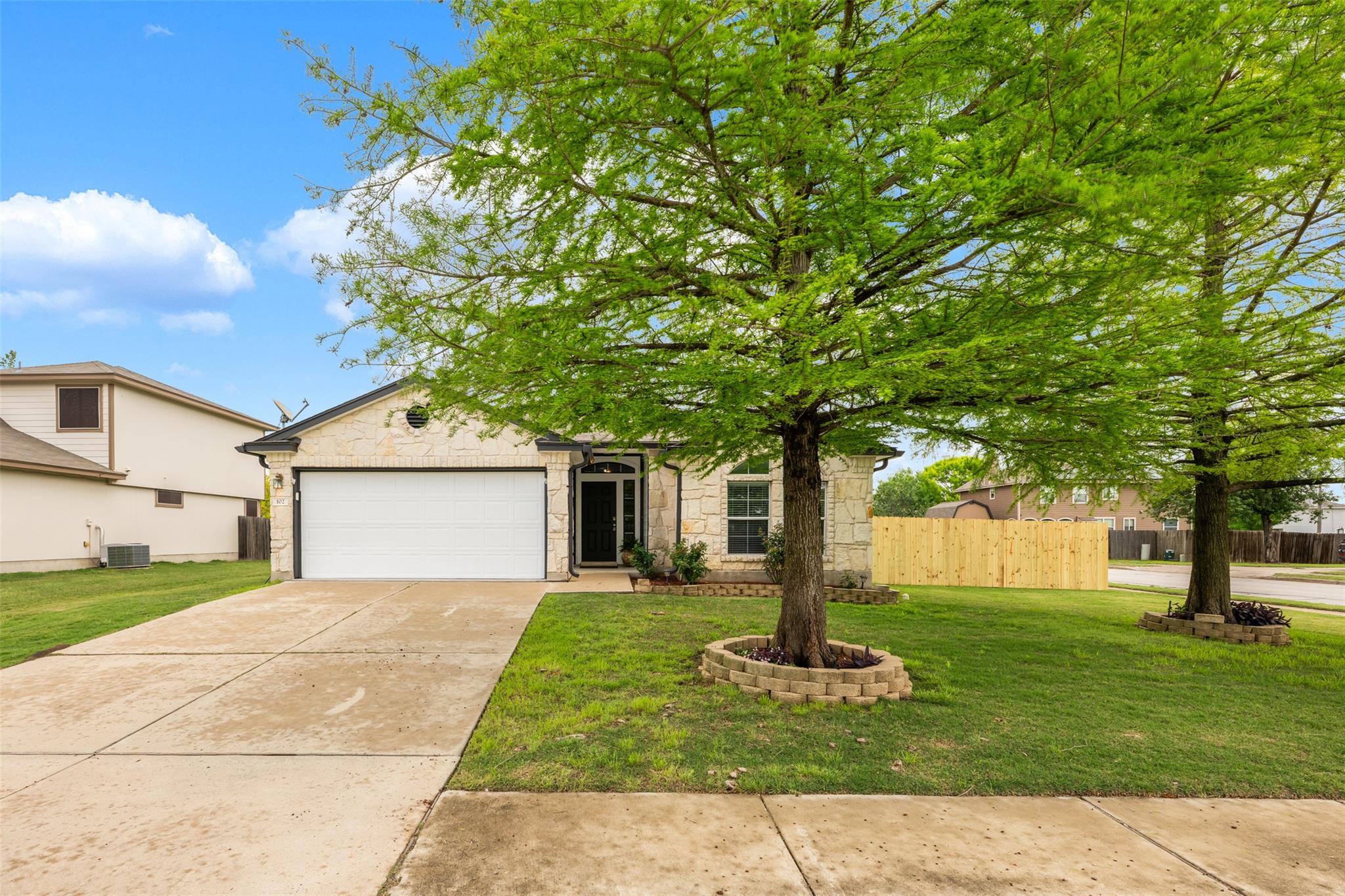 102 Anderson St, Hutto, TX 78634