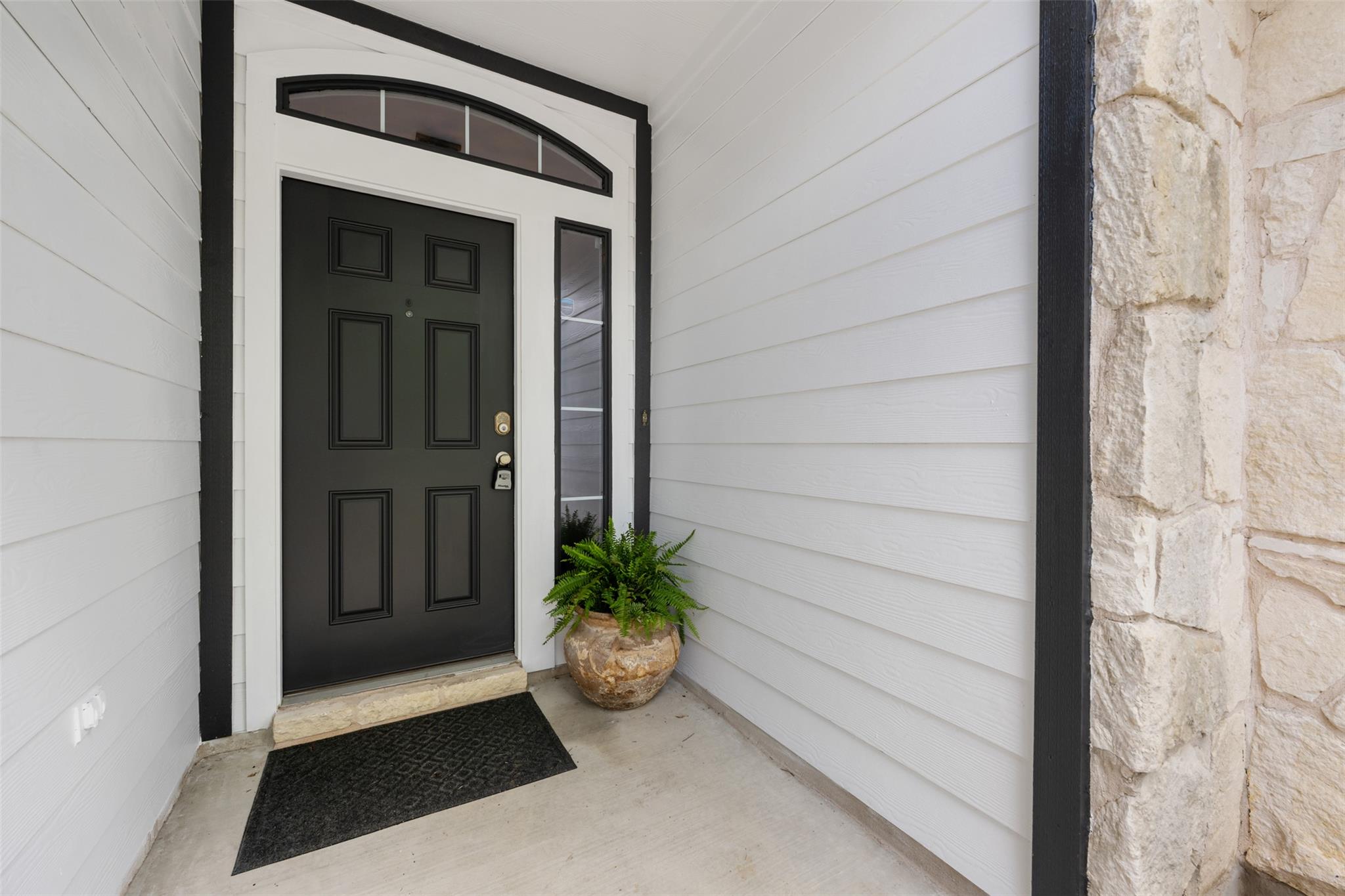 102 Anderson St, Hutto, TX 78634