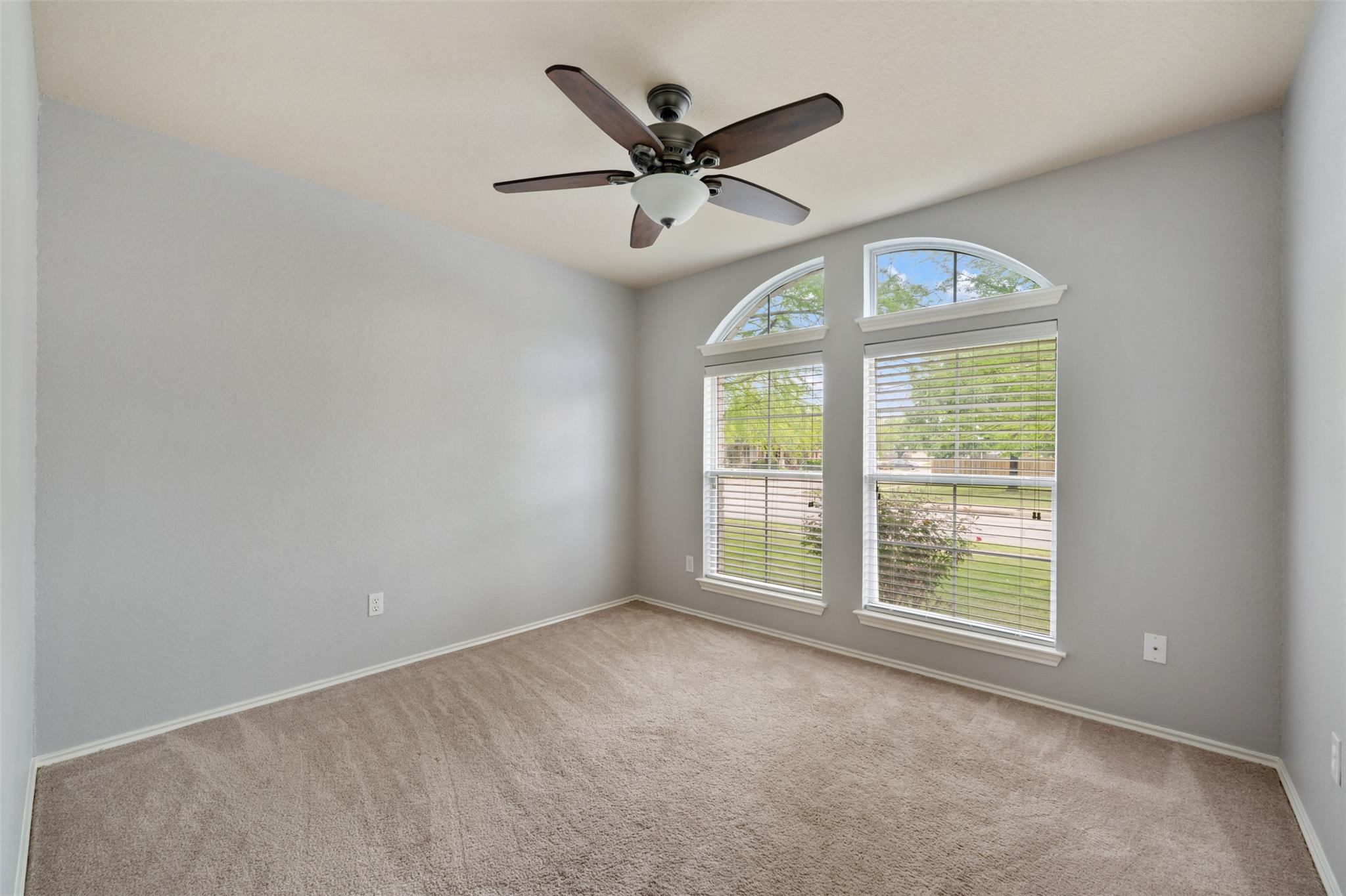 102 Anderson St, Hutto, TX 78634