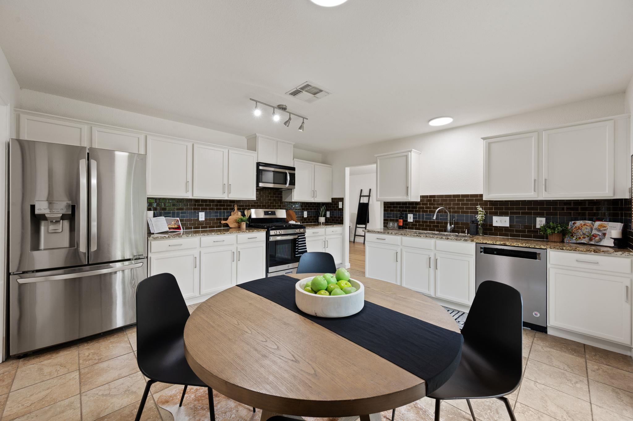 1004 HUGHMONT Dr, Pflugerville, TX 78660