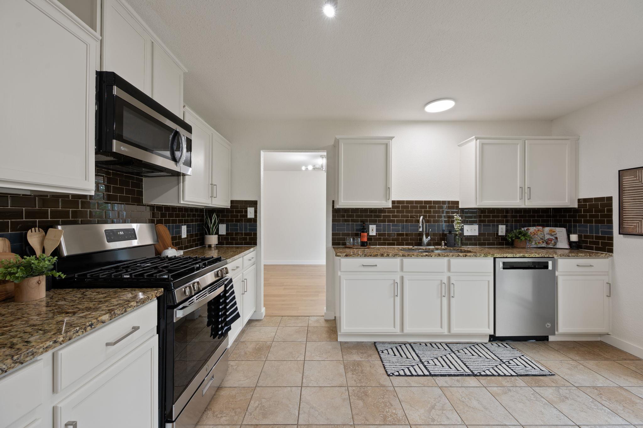 1004 HUGHMONT Dr, Pflugerville, TX 78660