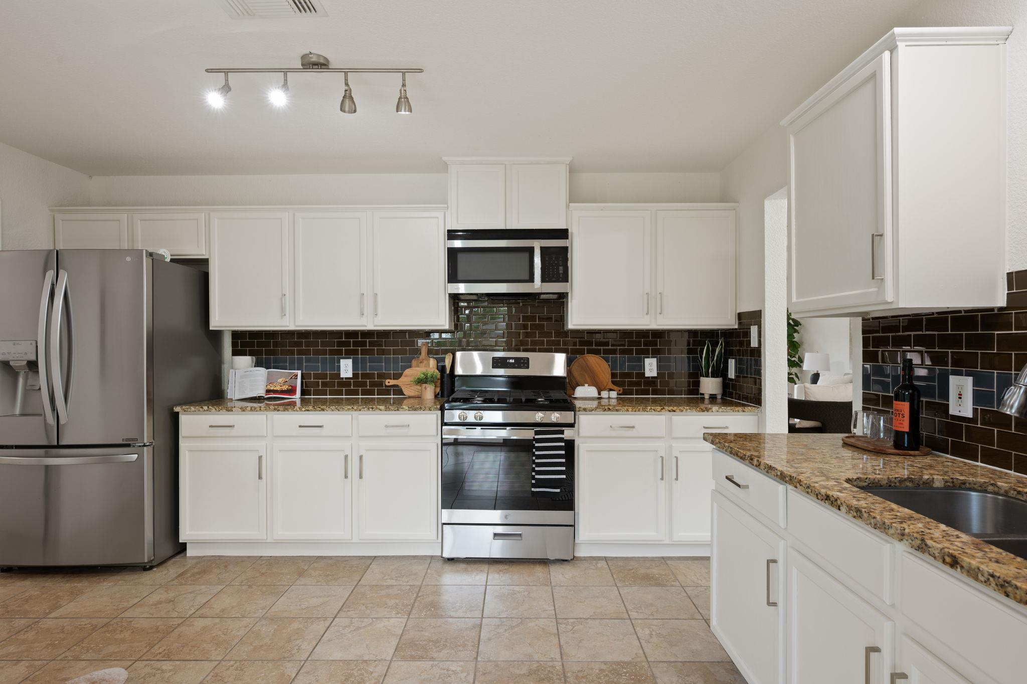 1004 HUGHMONT Dr, Pflugerville, TX 78660