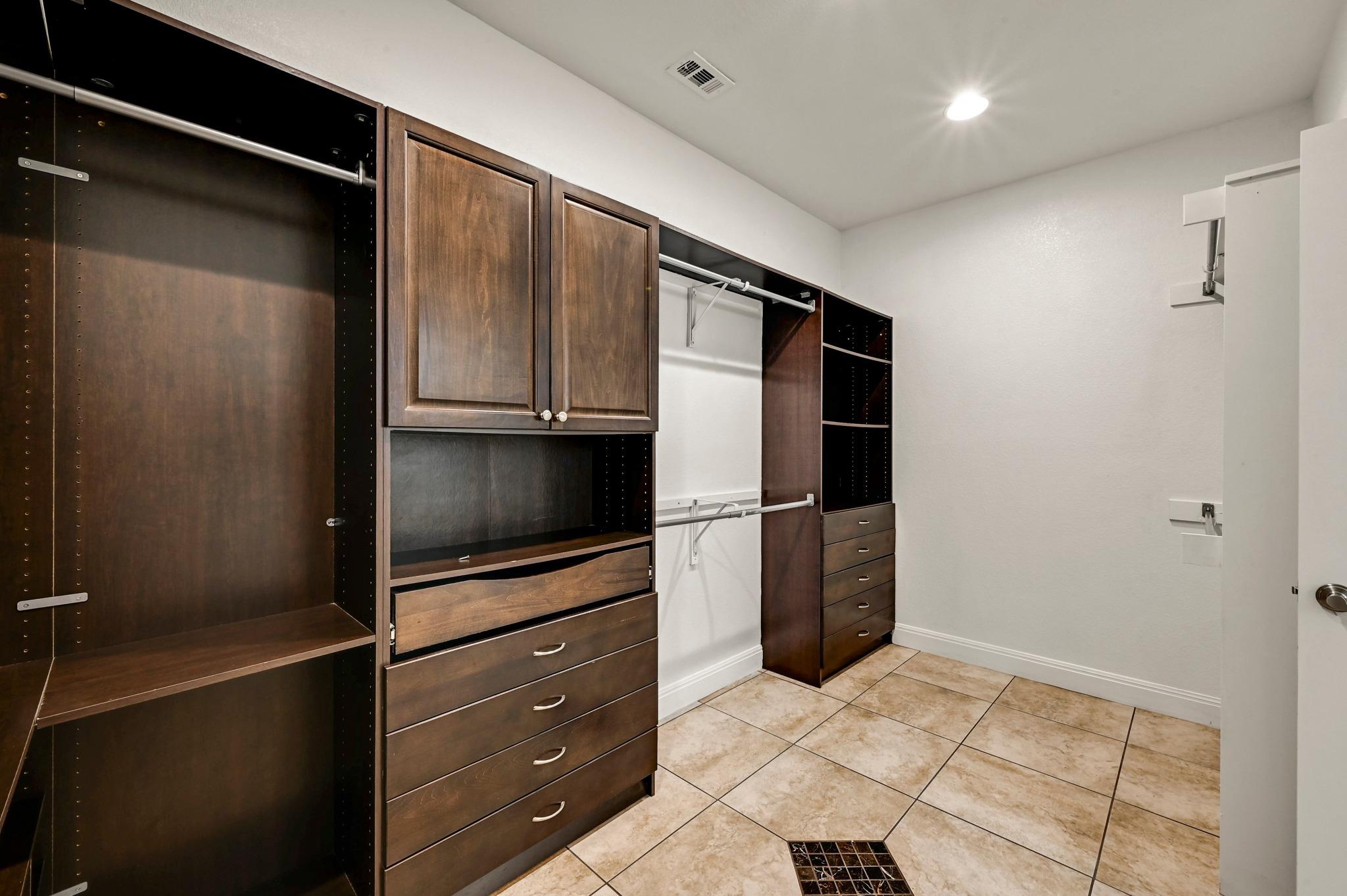 9402 Springwood Dr, Austin, TX 78750