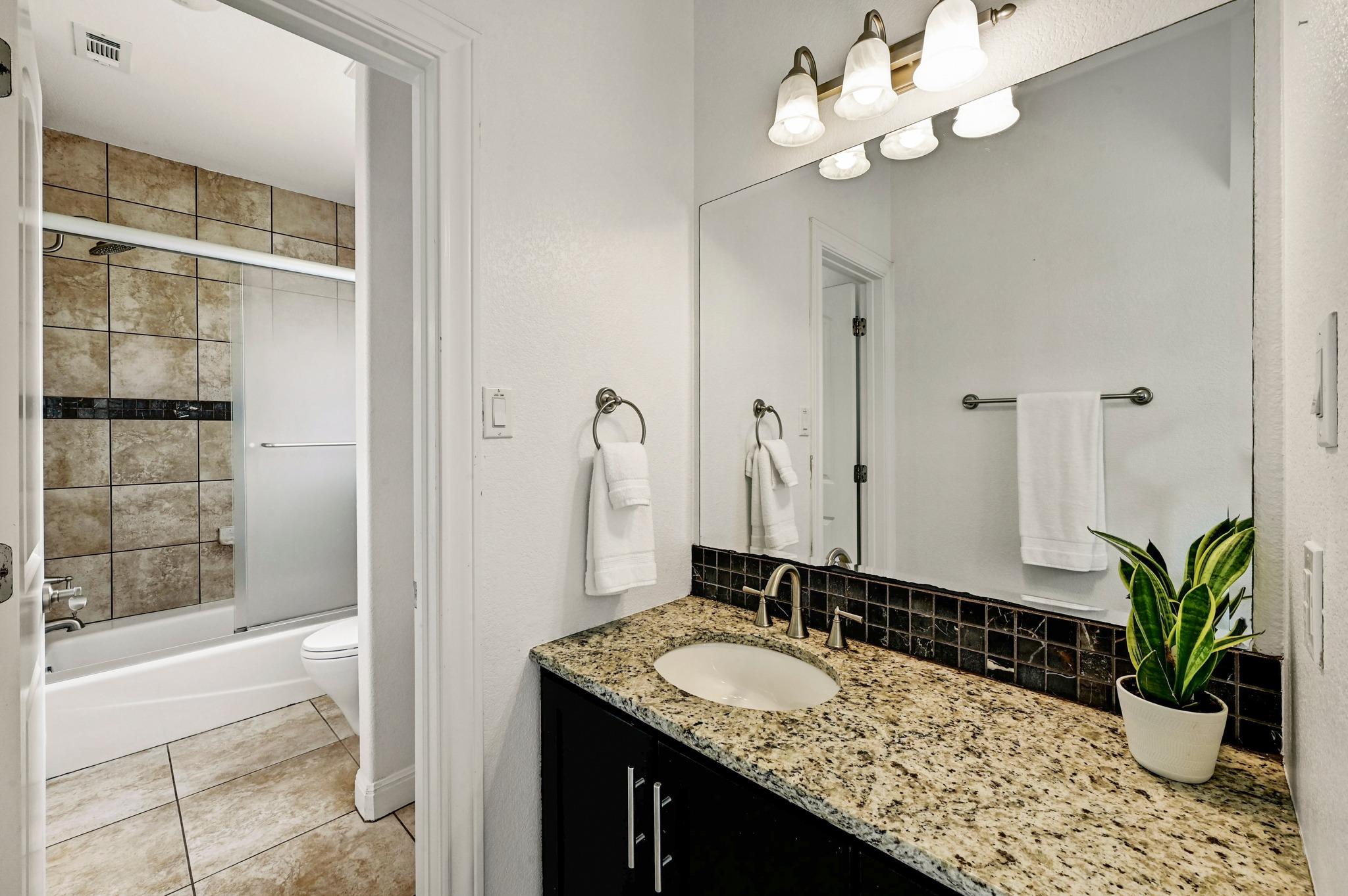 9402 Springwood Dr, Austin, TX 78750