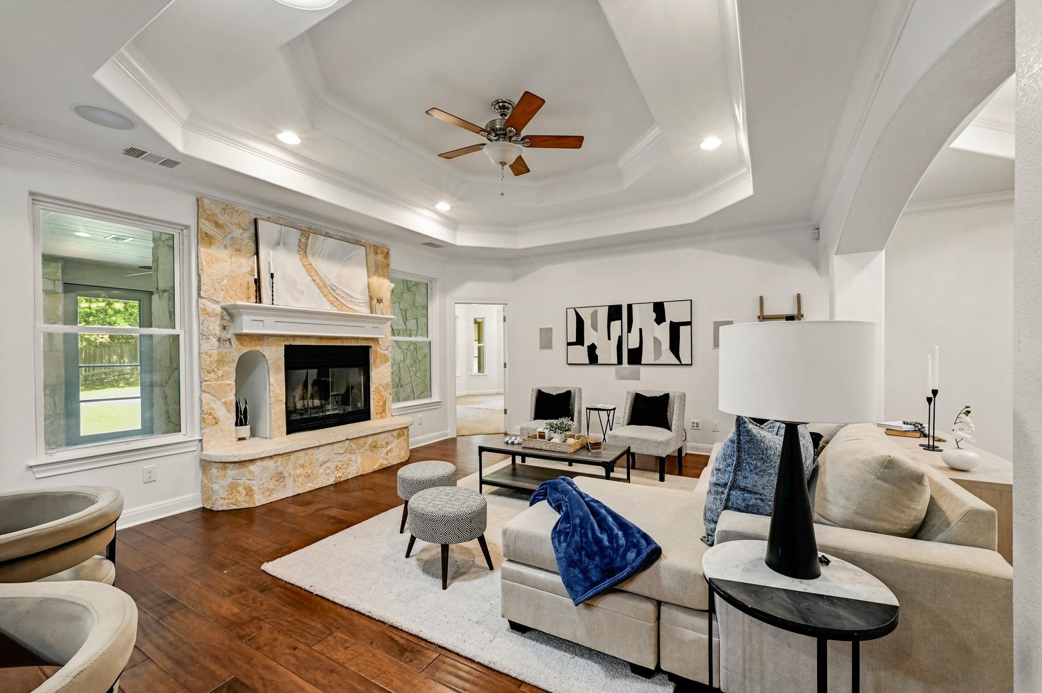 9402 Springwood Dr, Austin, TX 78750