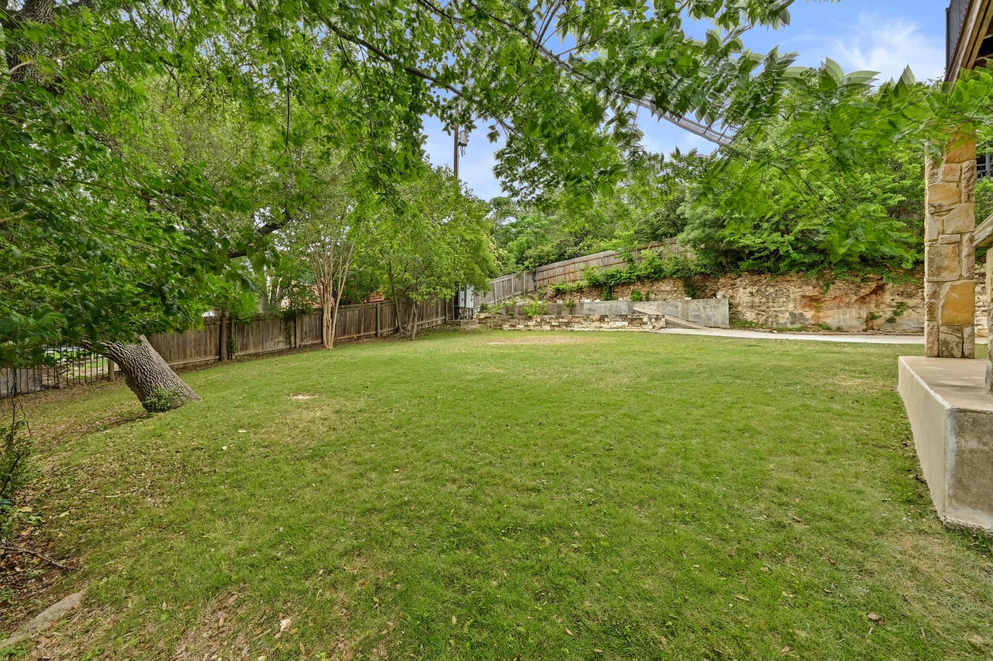 9402 Springwood Dr, Austin, TX 78750