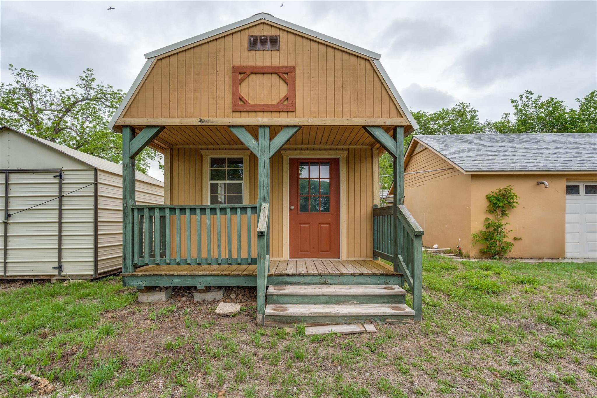 520 S Pecan Ave, Luling, TX 78648