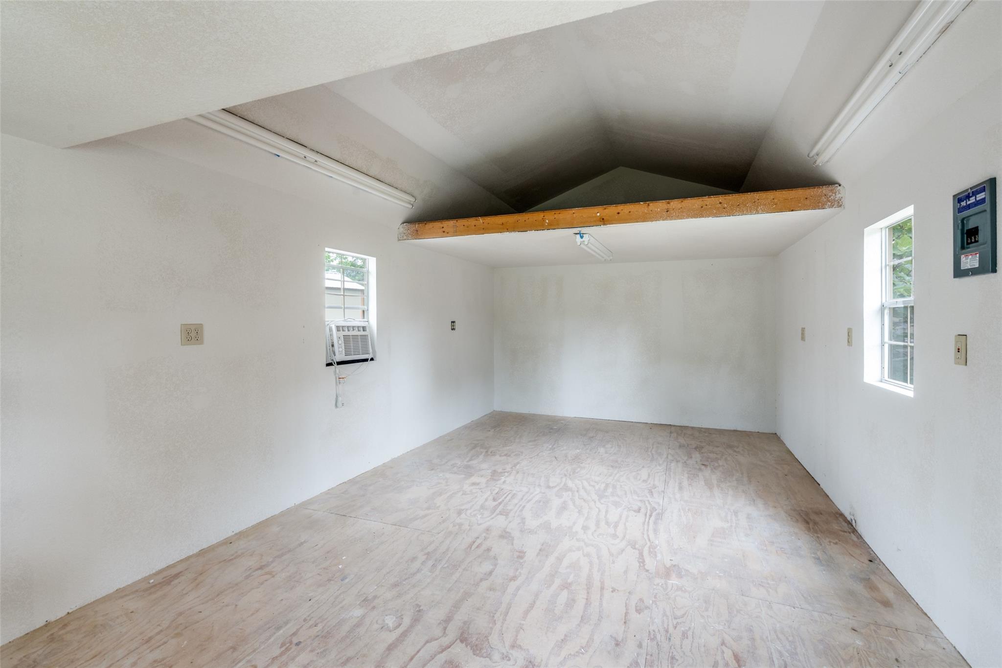 520 S Pecan Ave, Luling, TX 78648