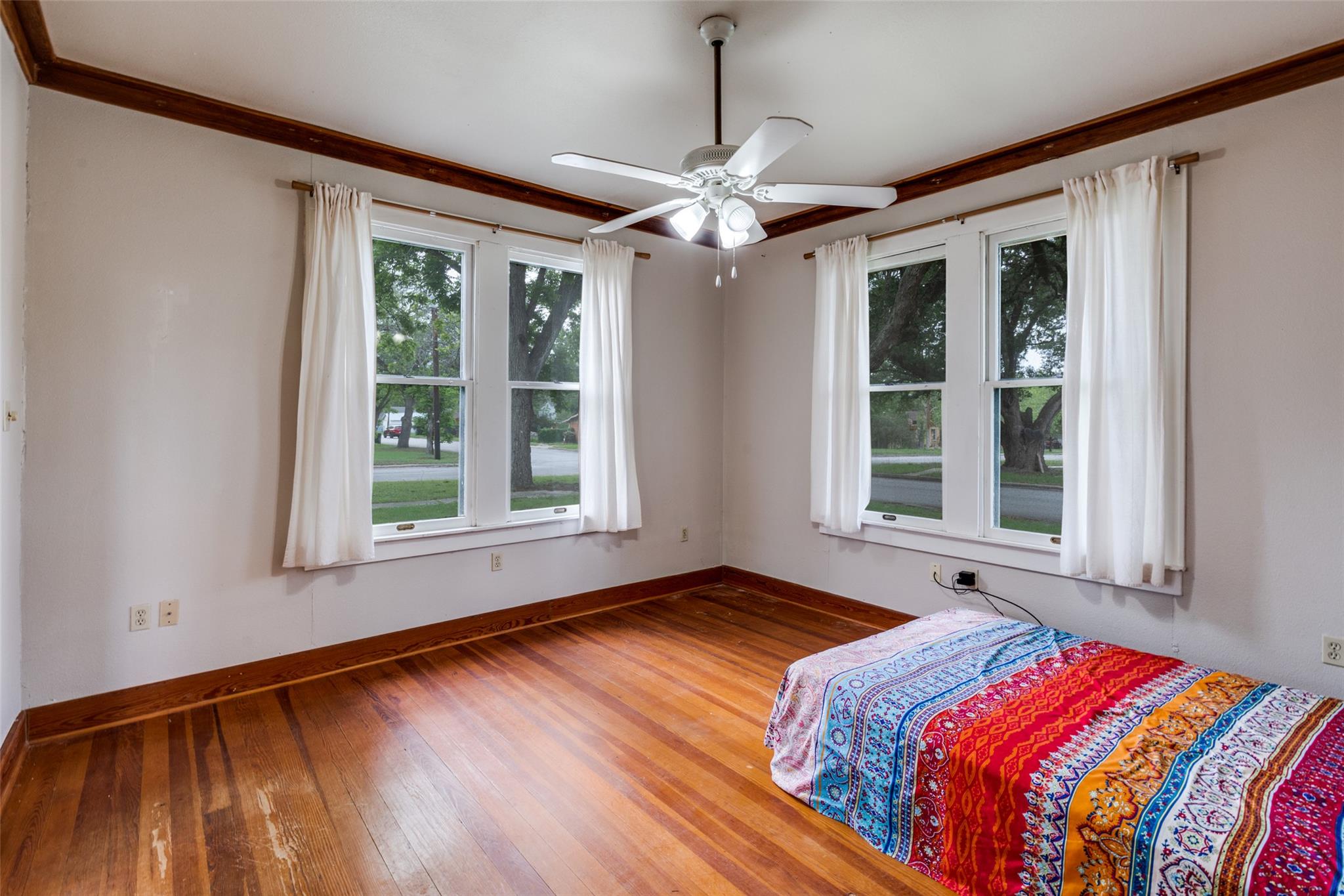 520 S Pecan Ave, Luling, TX 78648